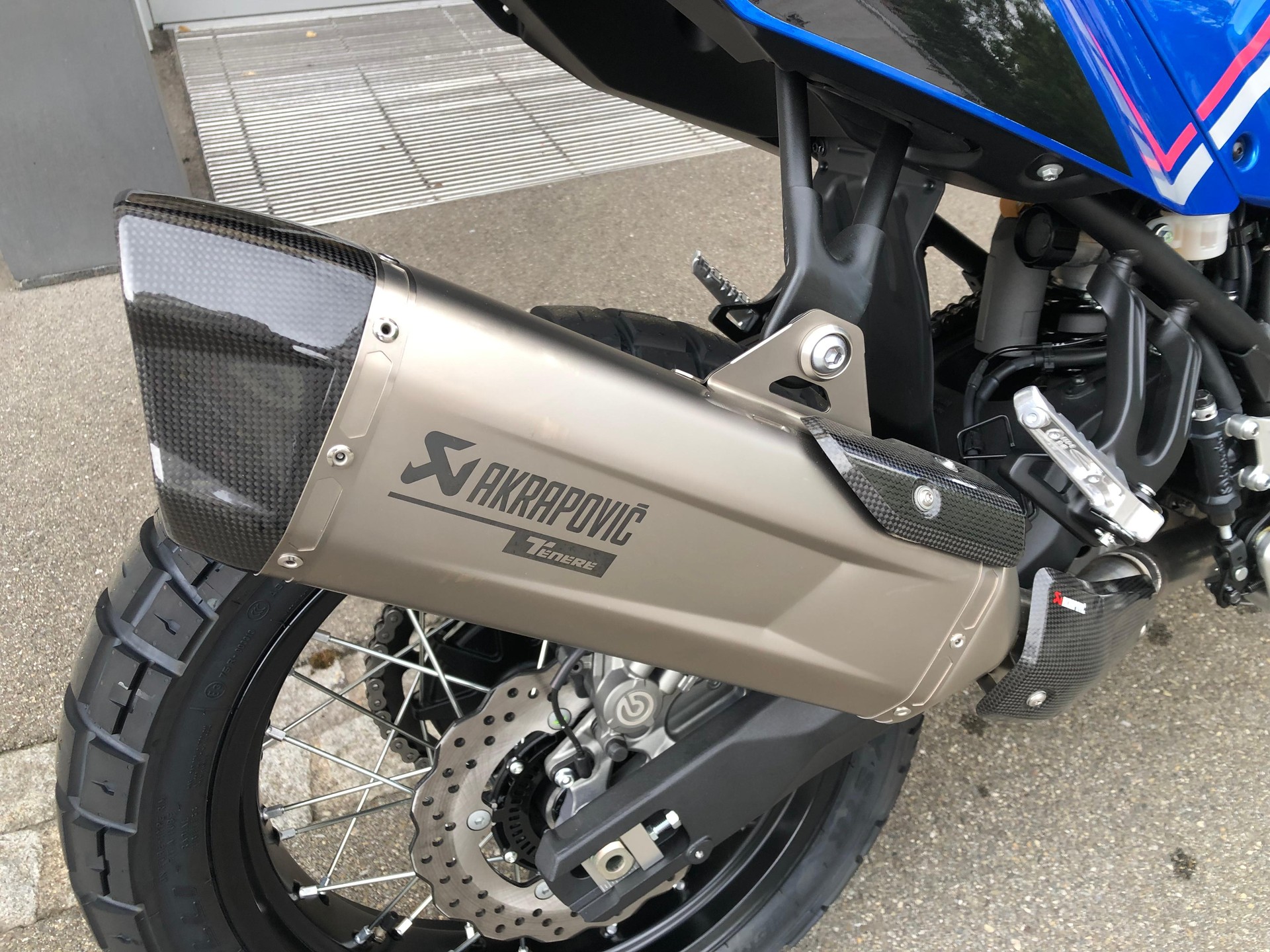 YAMAHA World Rally - Akrapovic-showroom-element-3