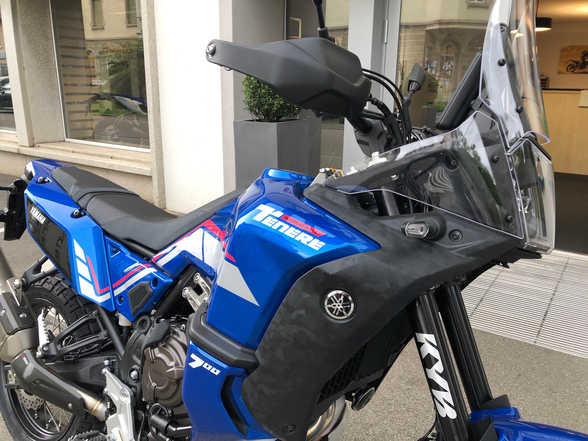 YAMAHA World Rally - Akrapovic-showroom-element-2