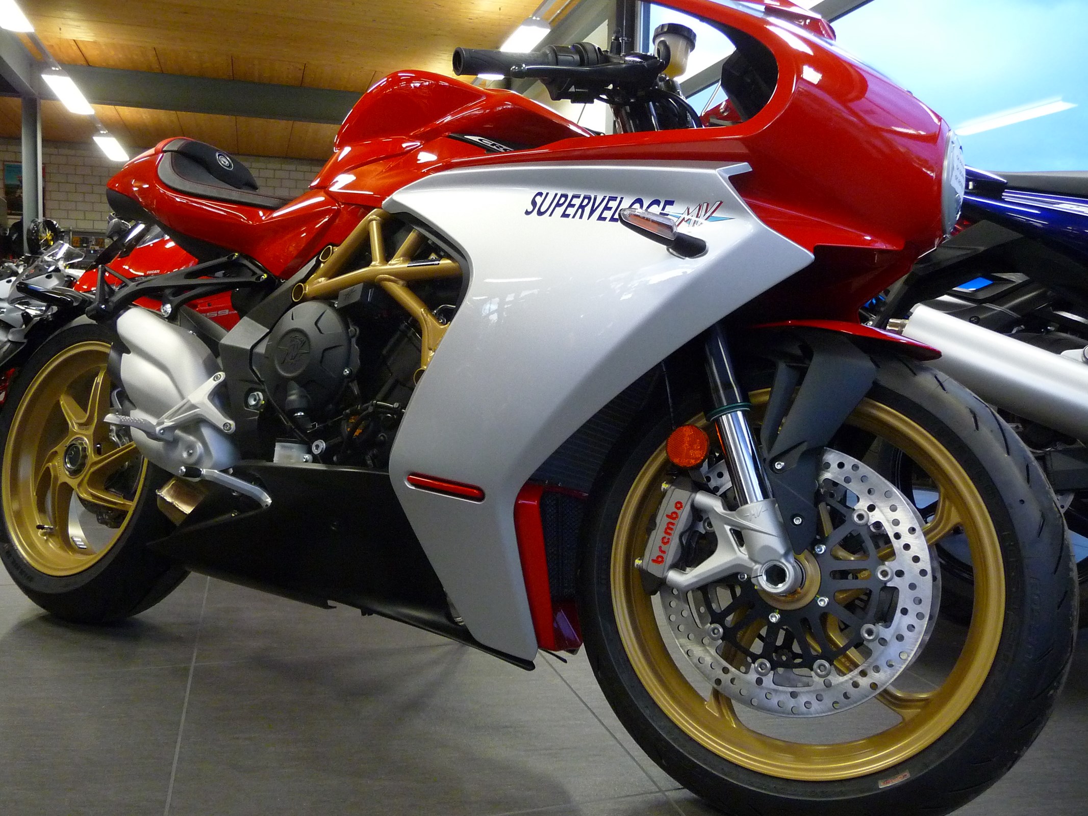 MV AGUSTA SUPERVELOCE 800-image-1