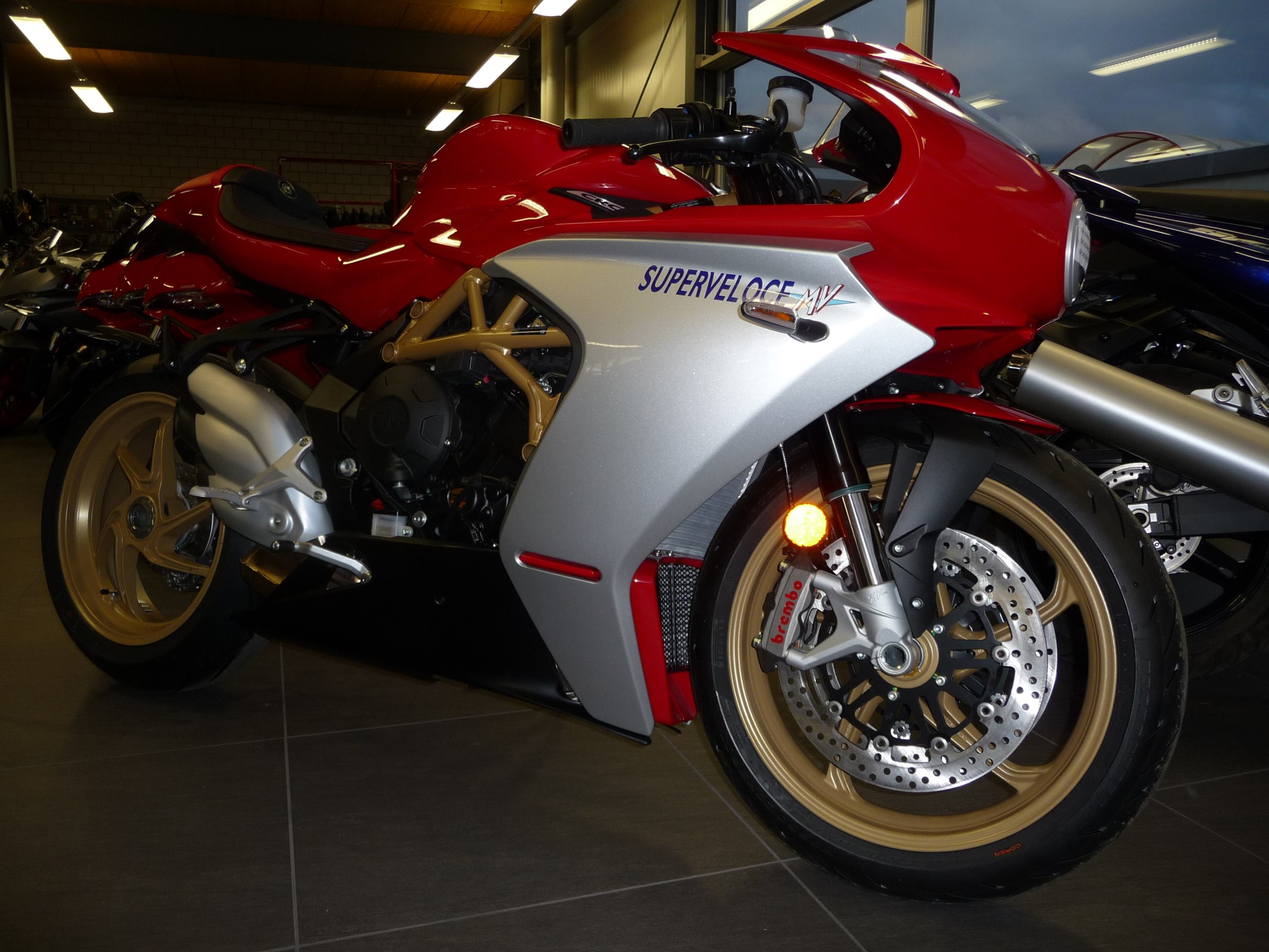 MV AGUSTA SUPERVELOCE 800-image-7