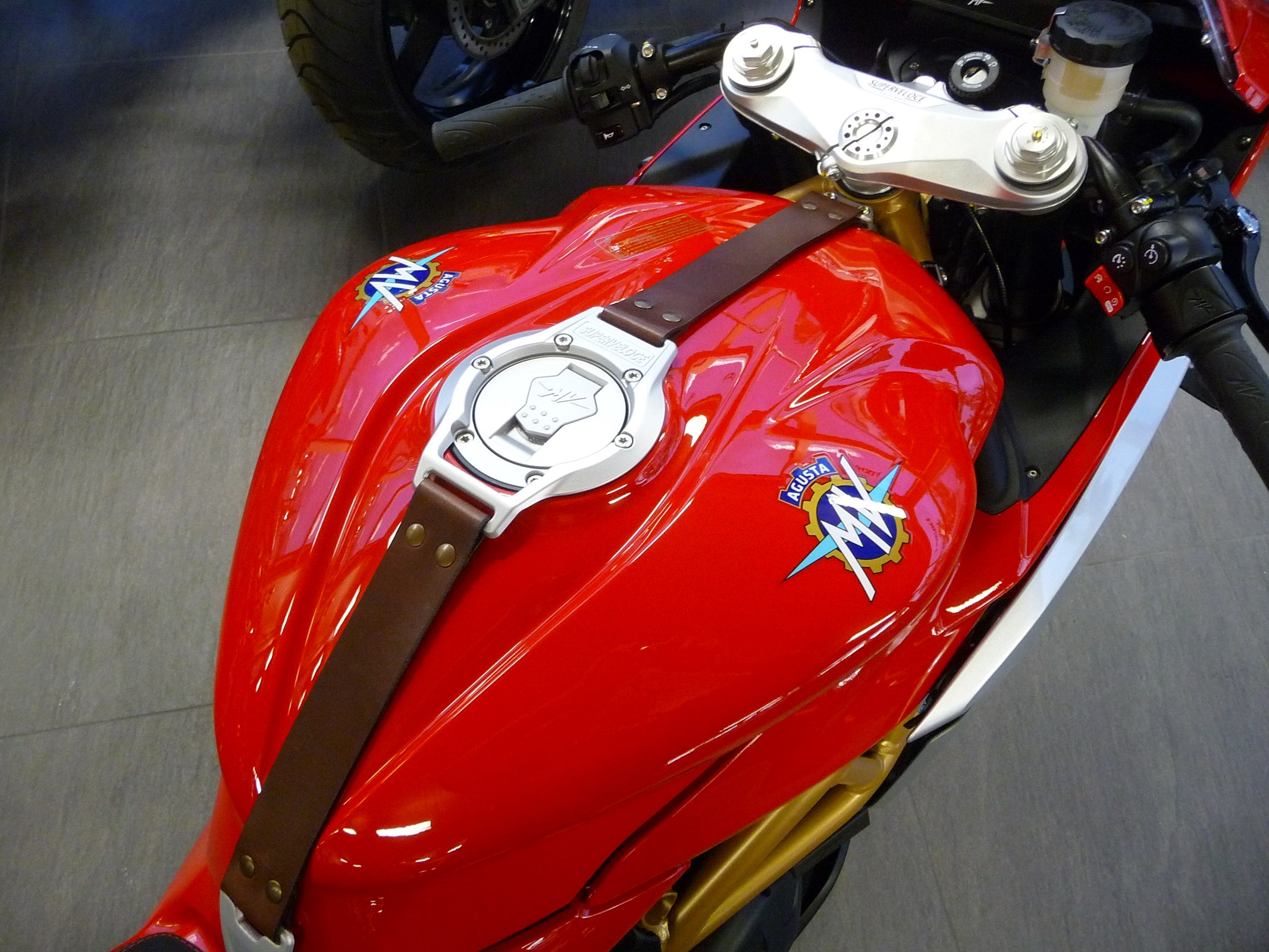 MV AGUSTA SUPERVELOCE 800-image-2