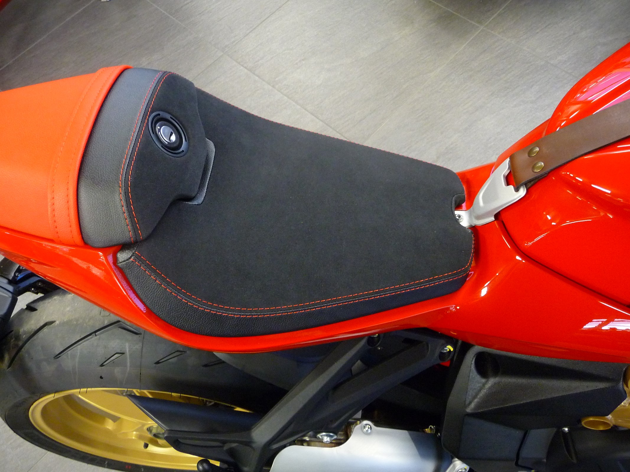 MV AGUSTA SUPERVELOCE 800-image-3