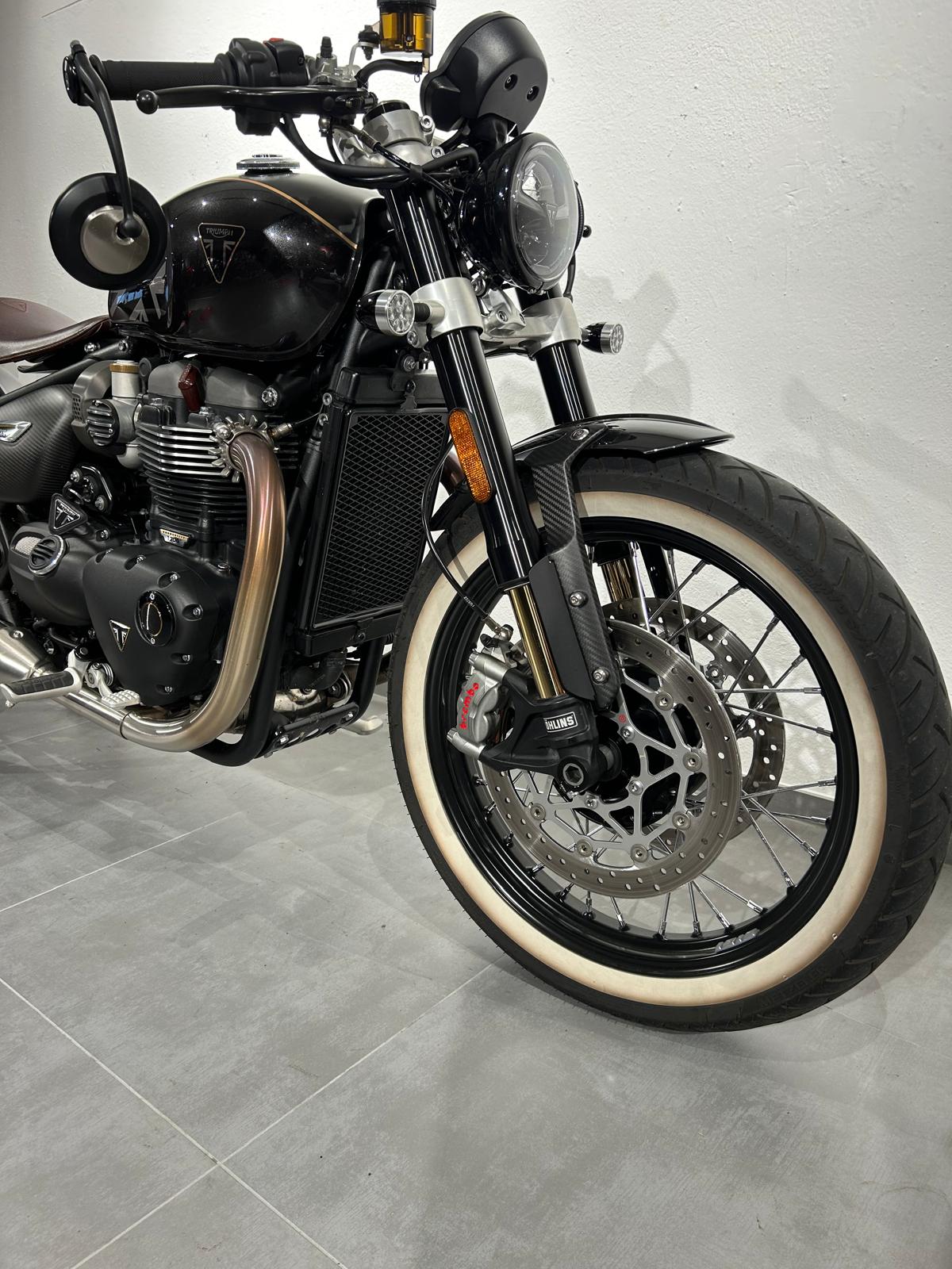 TRIUMPH Bonneville 1200  Bobber (Limited Edition)-showroom-element-3