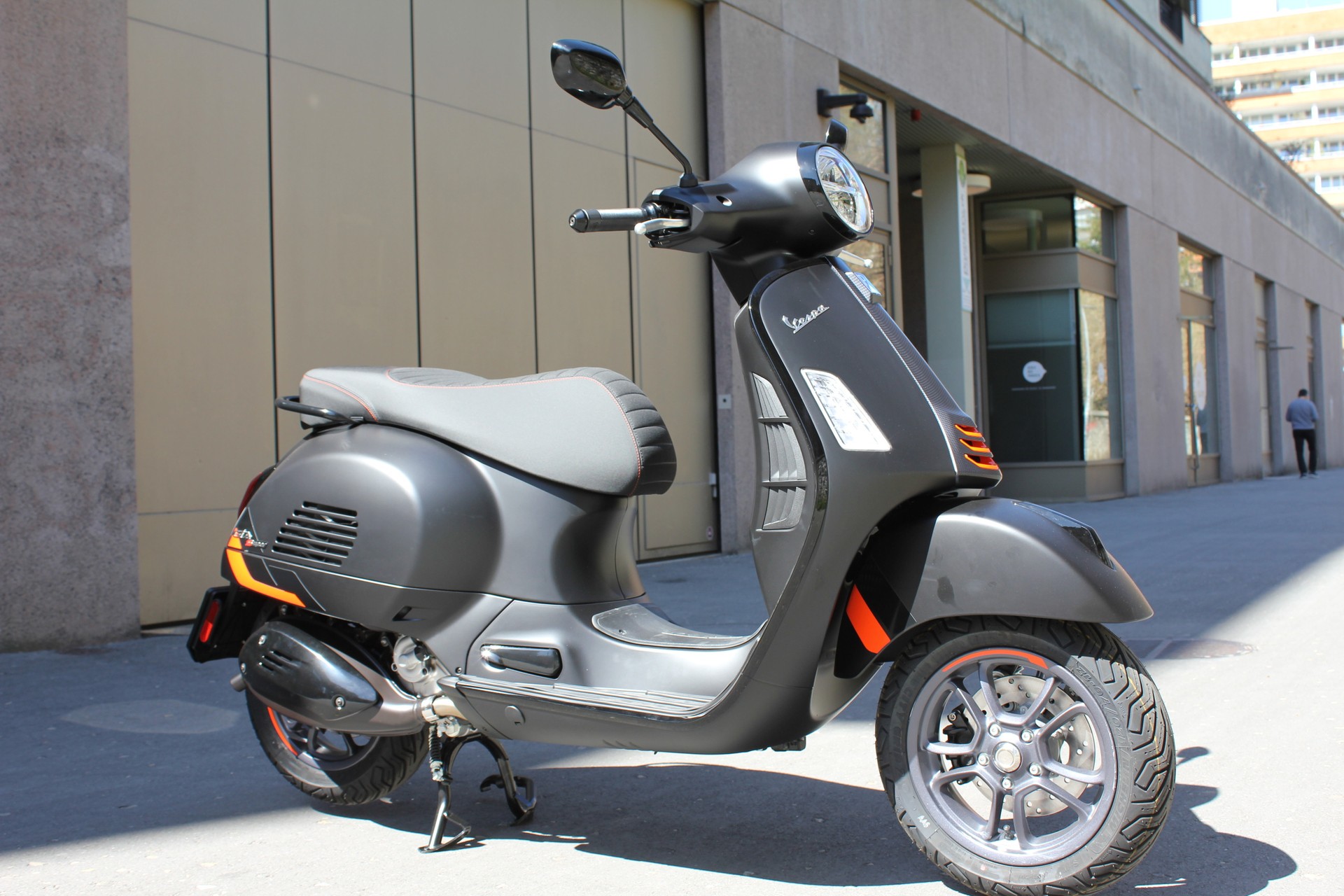 PIAGGIO Vespa GTS-showroom-element-1