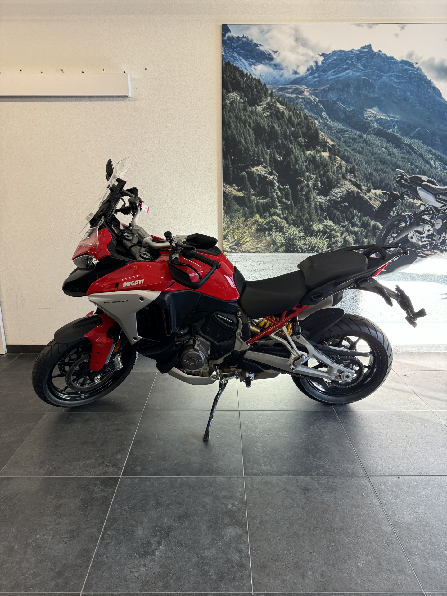DUCATI Multistrada V4-showroom-element-1