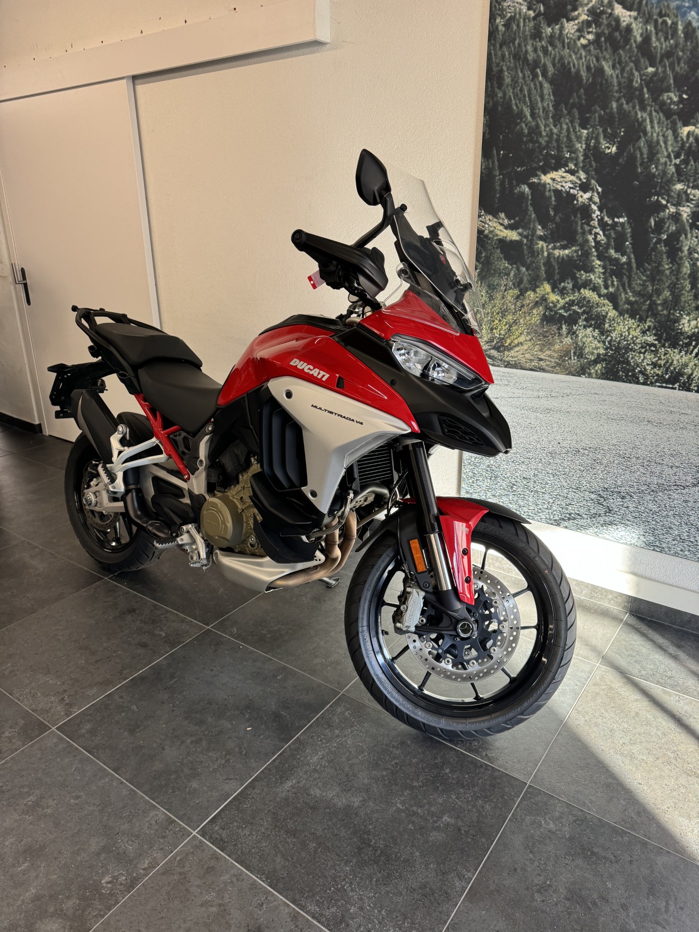DUCATI Multistrada V4-showroom-element-2