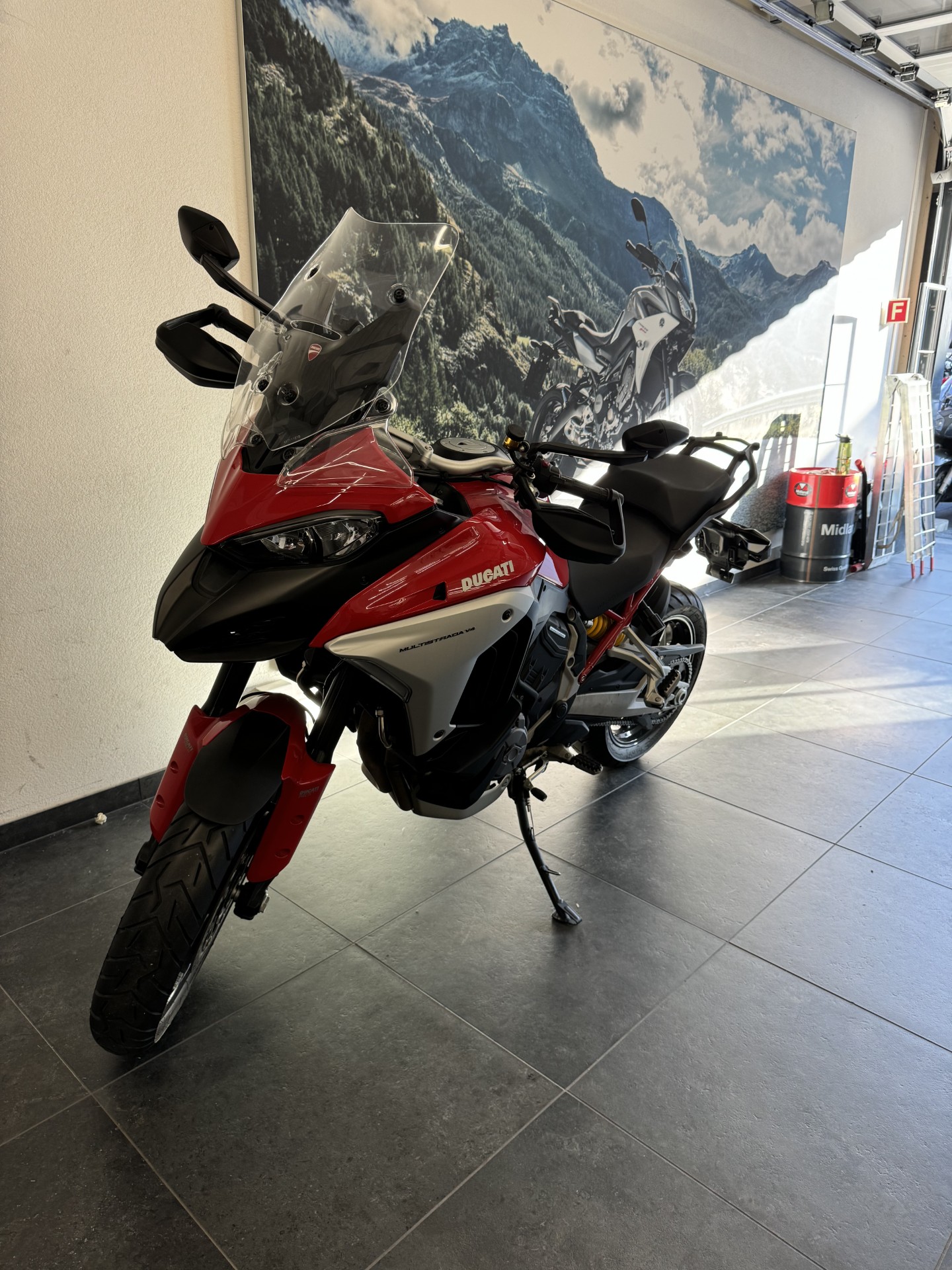 DUCATI Multistrada V4-showroom-element-3