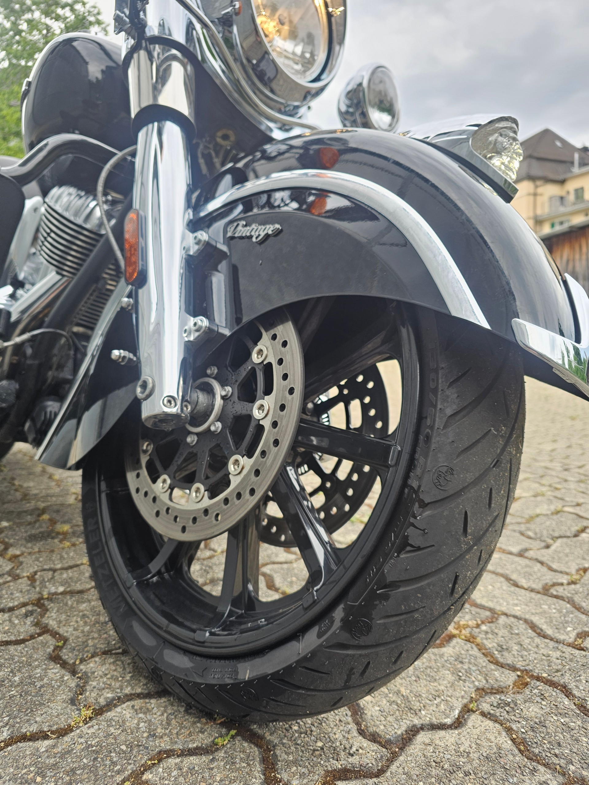 INDIAN Chief Vintage-showroom-element-2