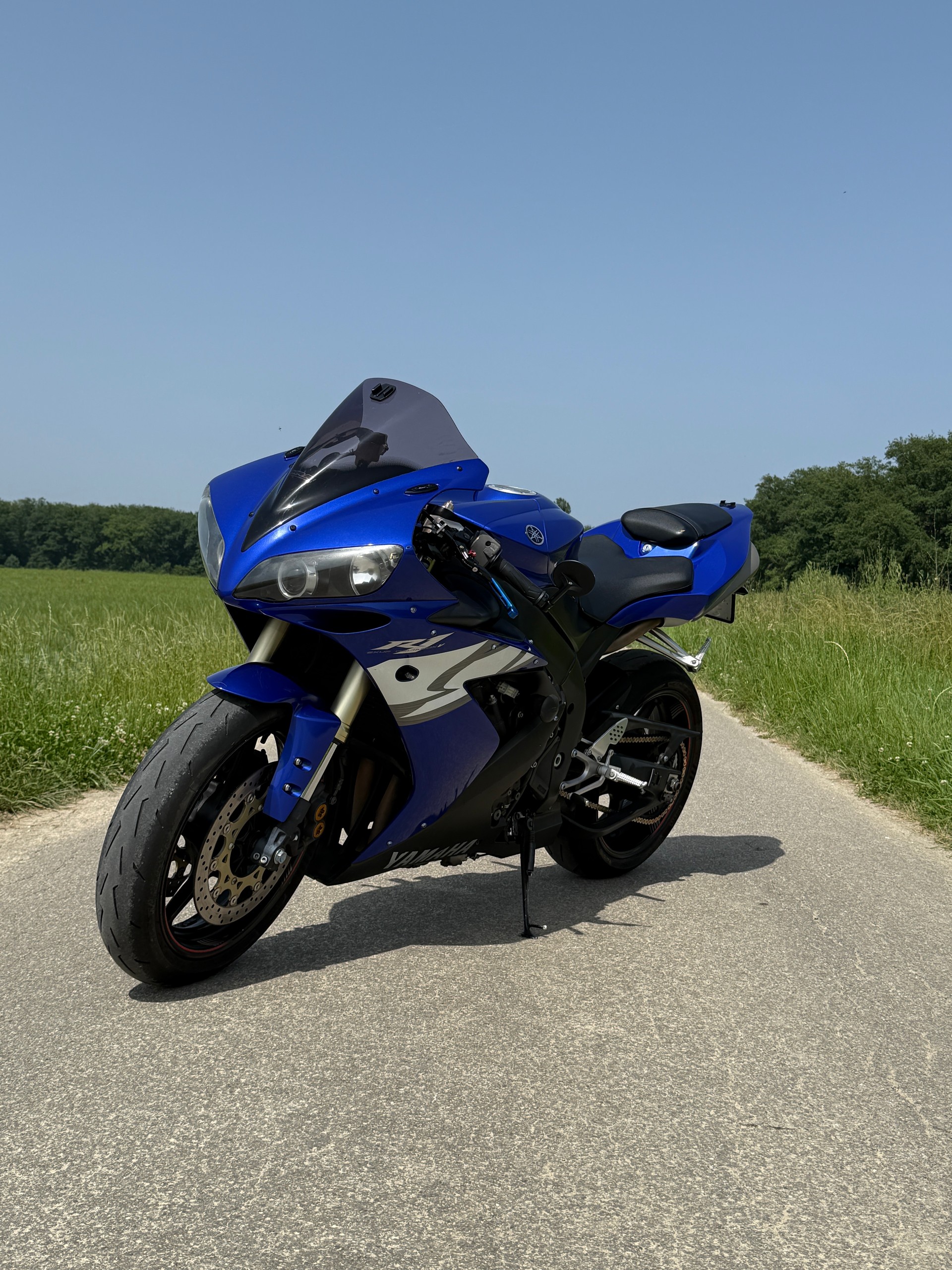 YAMAHA YZF-R1-image-1