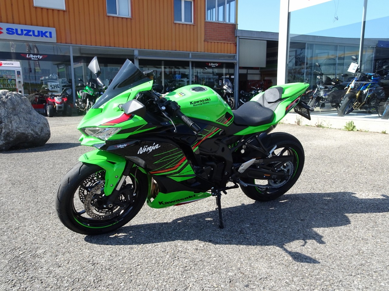 KAWASAKI Ninja ZX-4RR-showroom-element-3