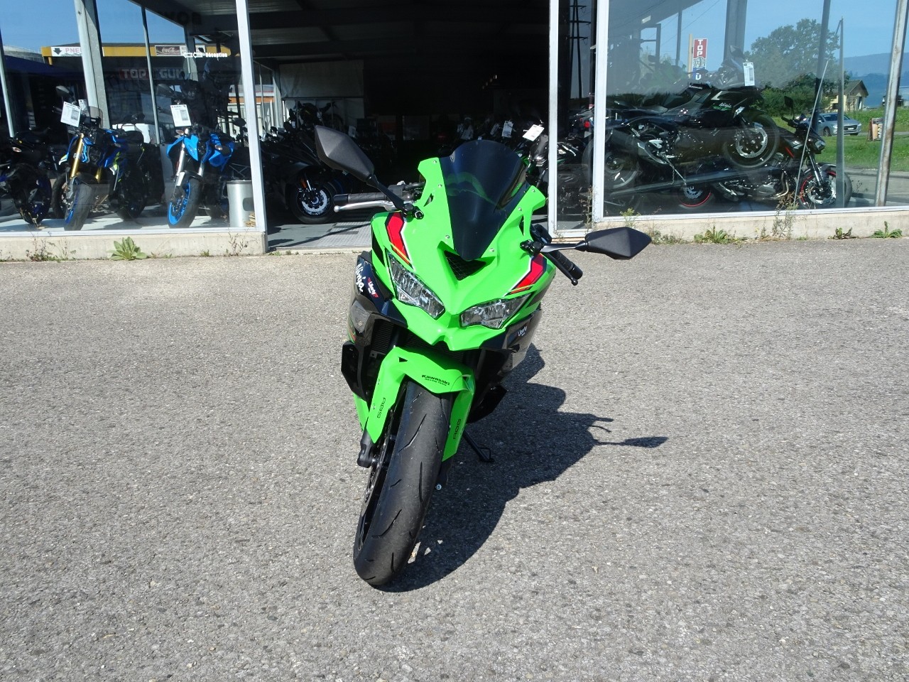 KAWASAKI Ninja ZX-4RR-showroom-element-2