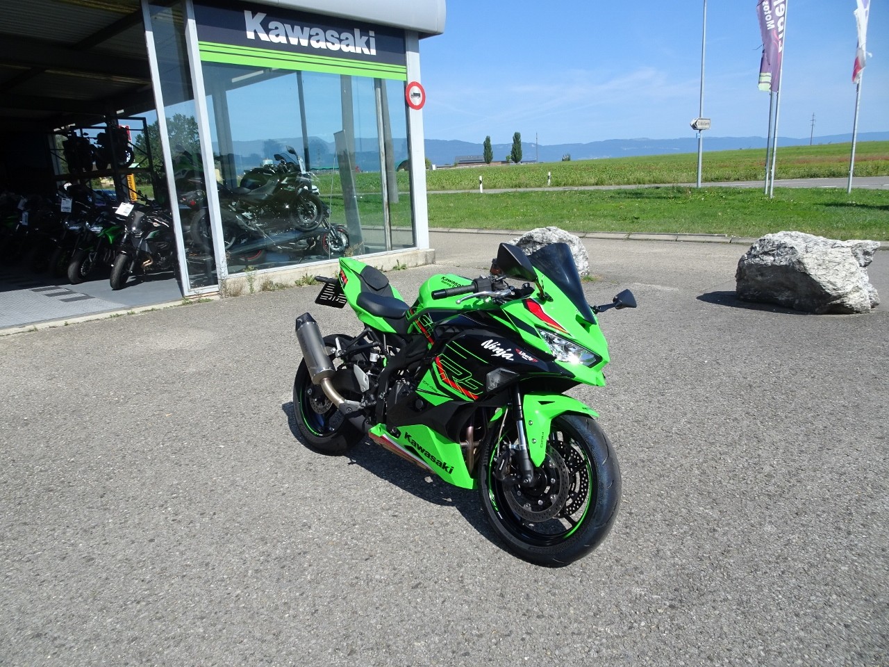 KAWASAKI Ninja ZX-4RR-showroom-element-1