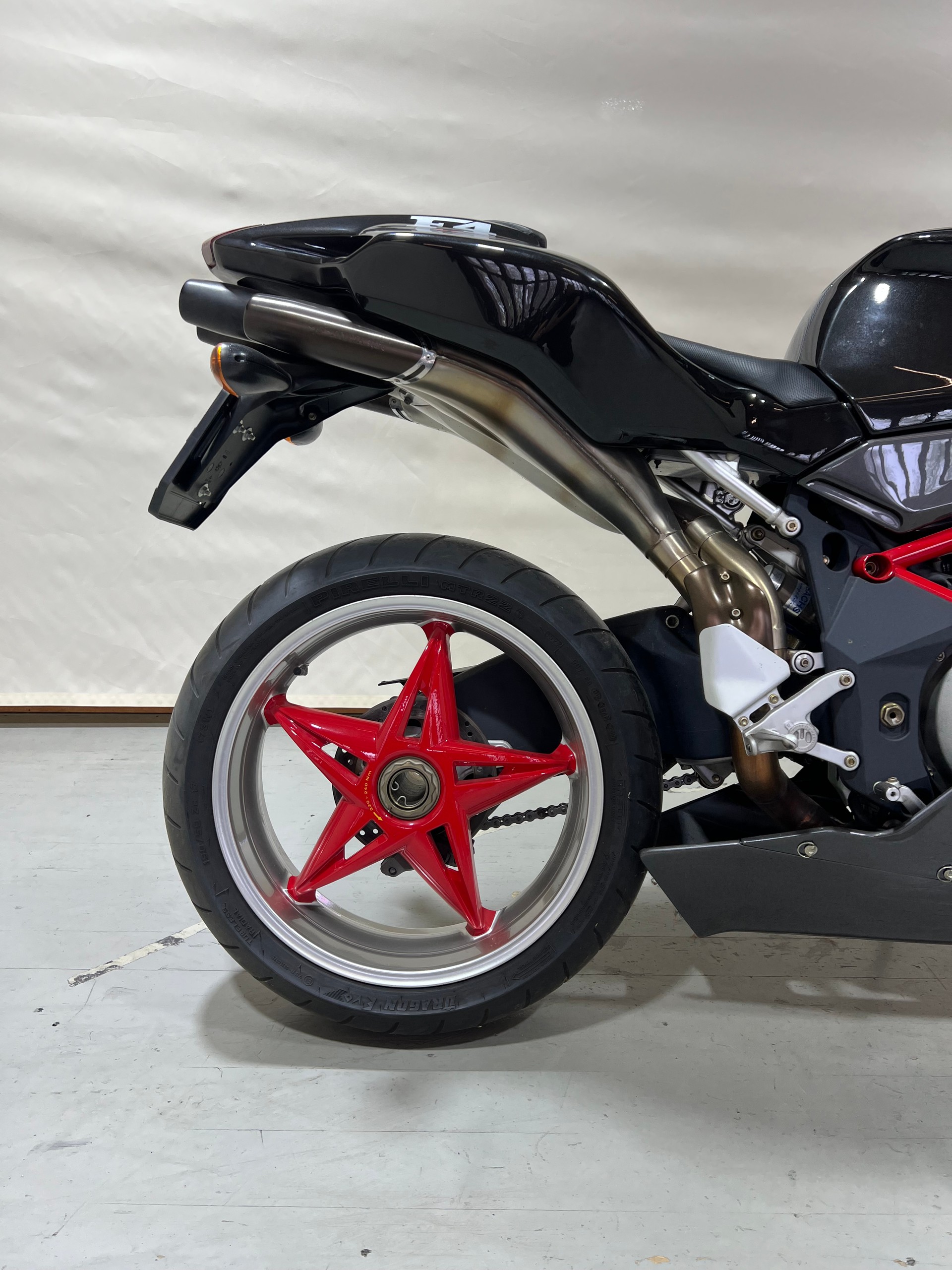 MV AGUSTA F4 SPR 750 Senna-showroom-element-3