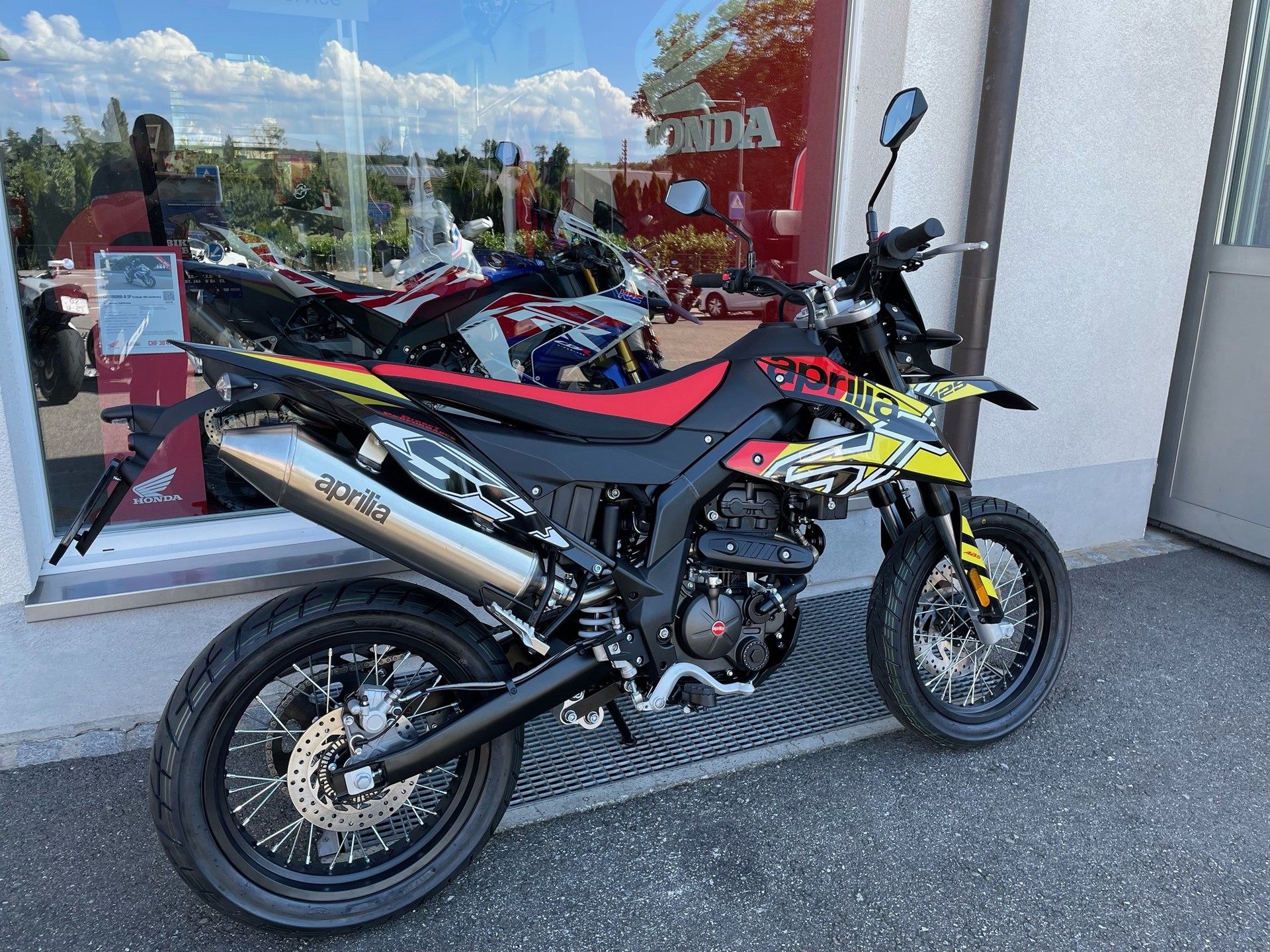 APRILIA SX 125-showroom-element-2