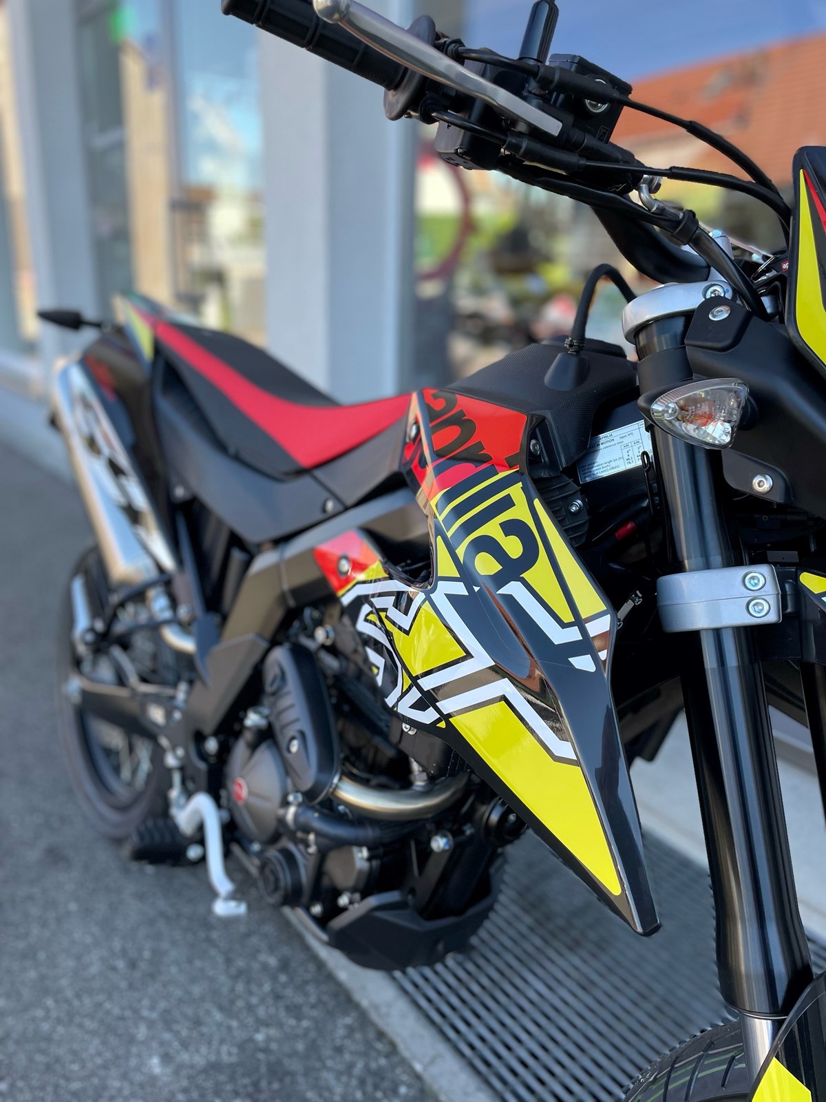 APRILIA SX 125-showroom-element-3