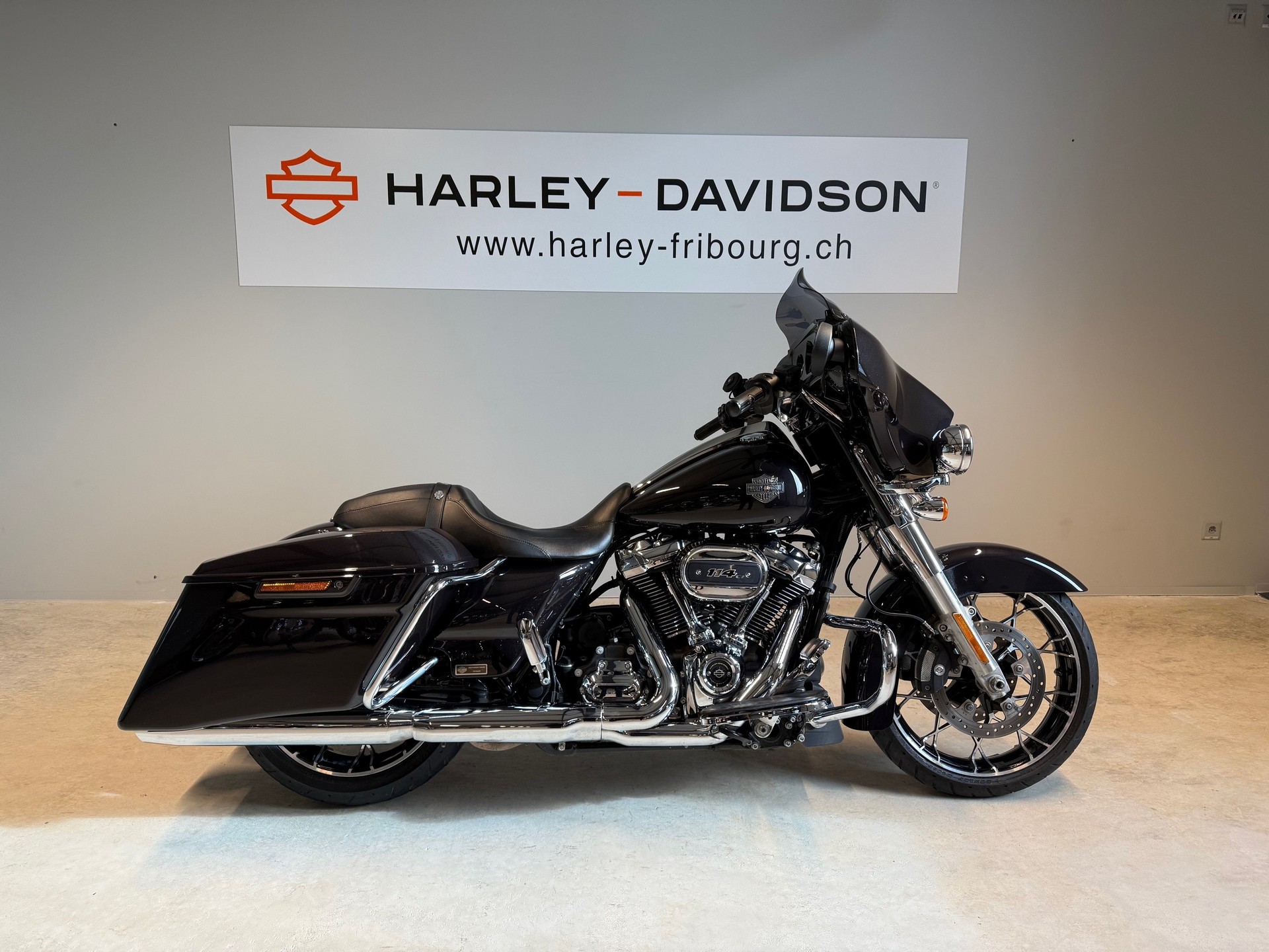 HARLEY-DAVIDSON FLHXS Street Glide Special 114