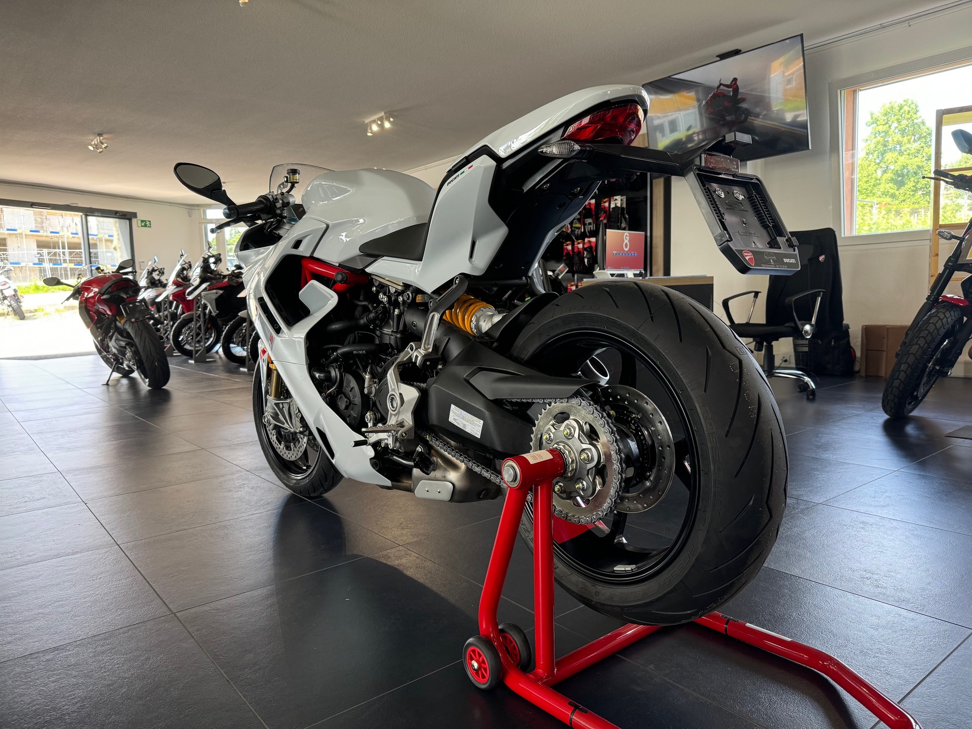 DUCATI 950 Supersport S // LEASING 1,99% ARES MOTORS-showroom-element-1