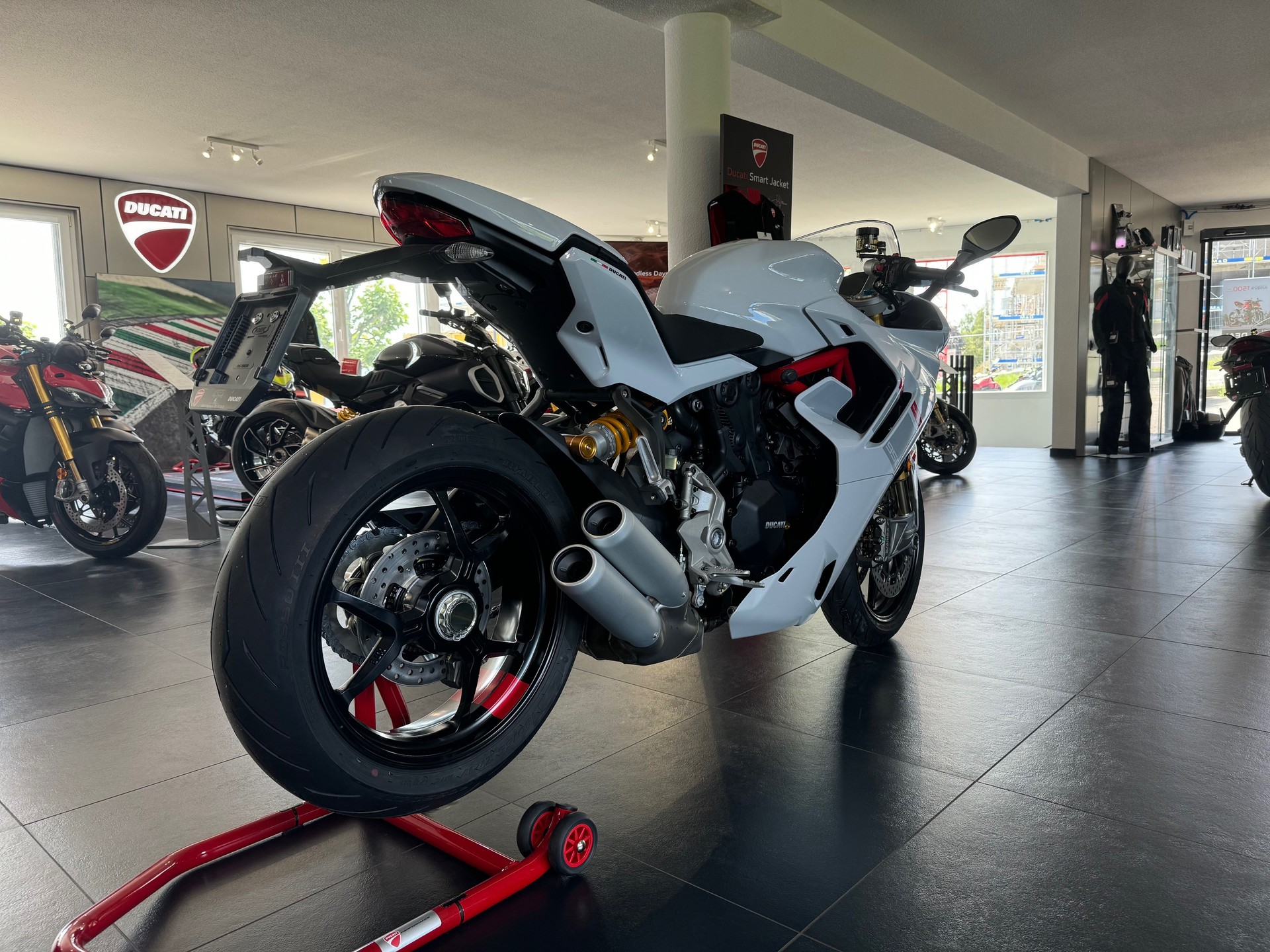 DUCATI 950 Supersport S // LEASING 1,99% ARES MOTORS-showroom-element-3