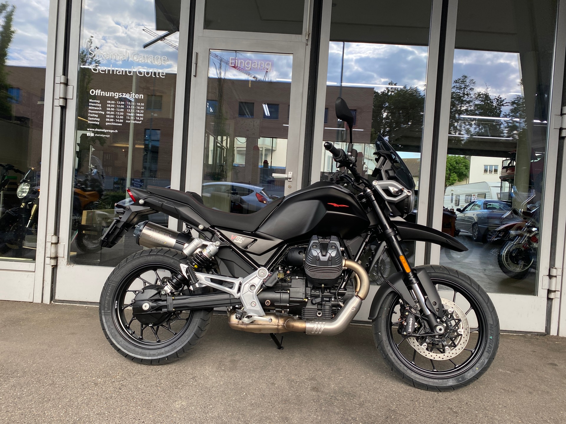 MOTO GUZZI V85  Strada EU5+-showroom-element-2
