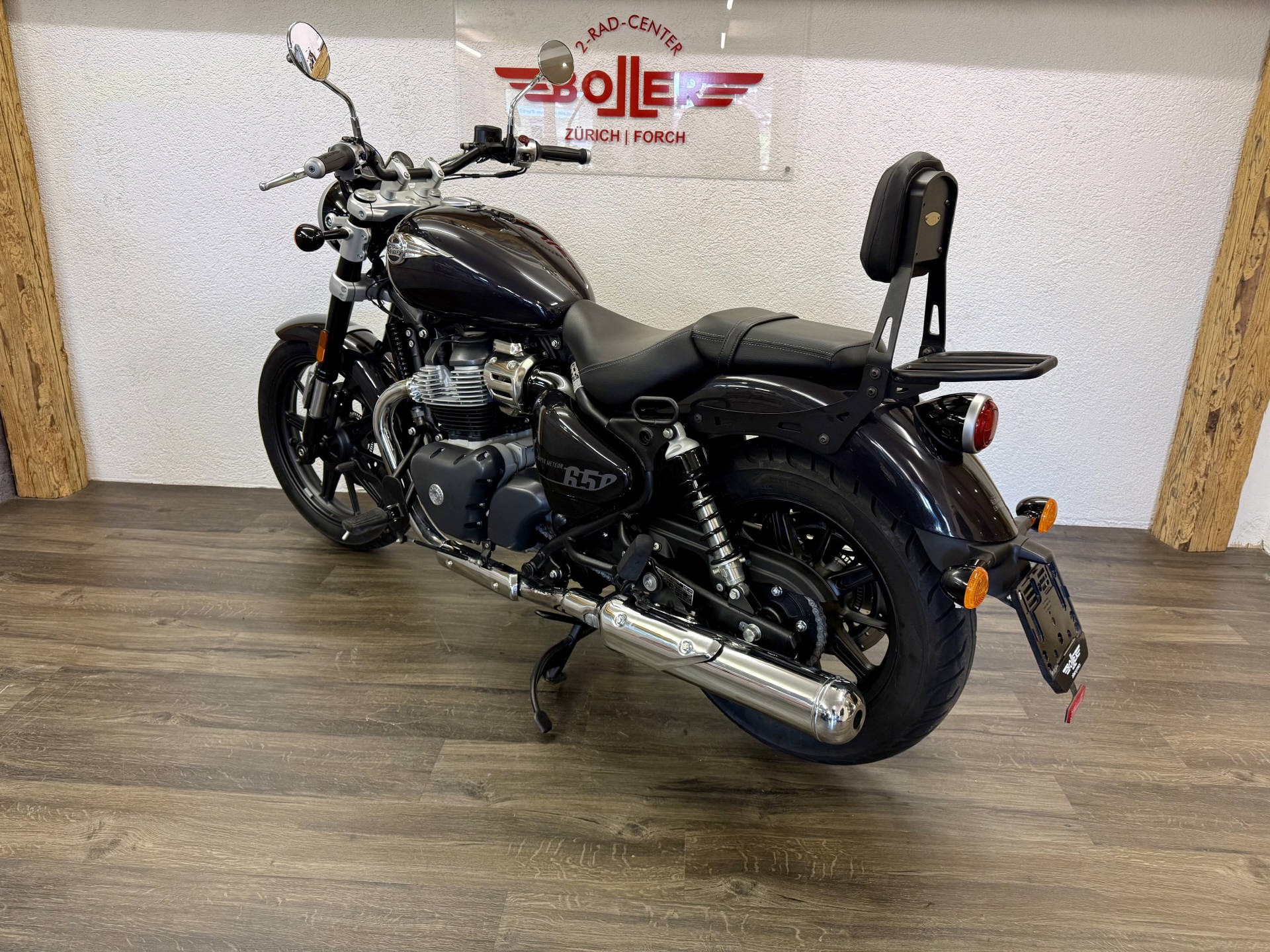 ROYAL ENFIELD Super Meteor 650 ABS-showroom-element-2