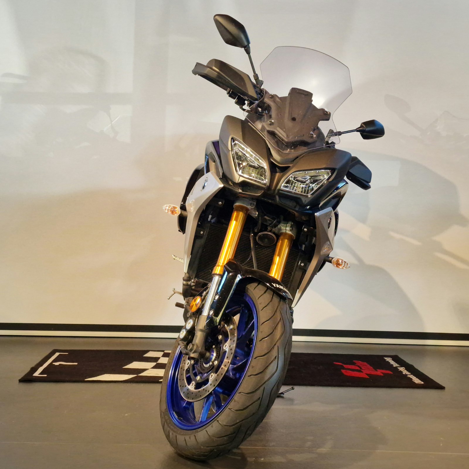 YAMAHA Tracer 900 GT ABS Frisch ab Service und MFK inklusive 1 Jahr Occasionsgarantie-showroom-element-3