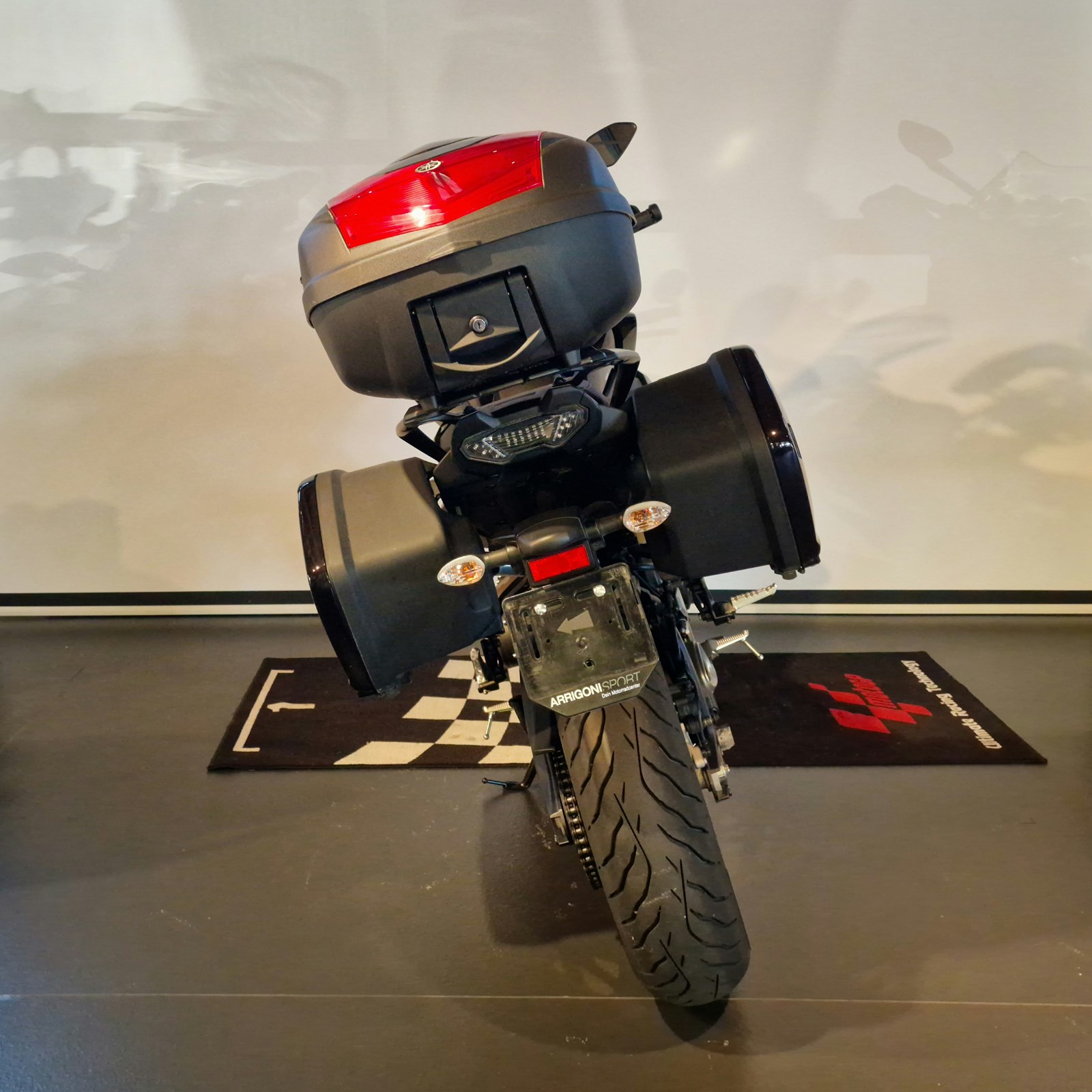 YAMAHA Tracer 900 GT ABS Frisch ab Service und MFK inklusive 1 Jahr Occasionsgarantie-showroom-element-1