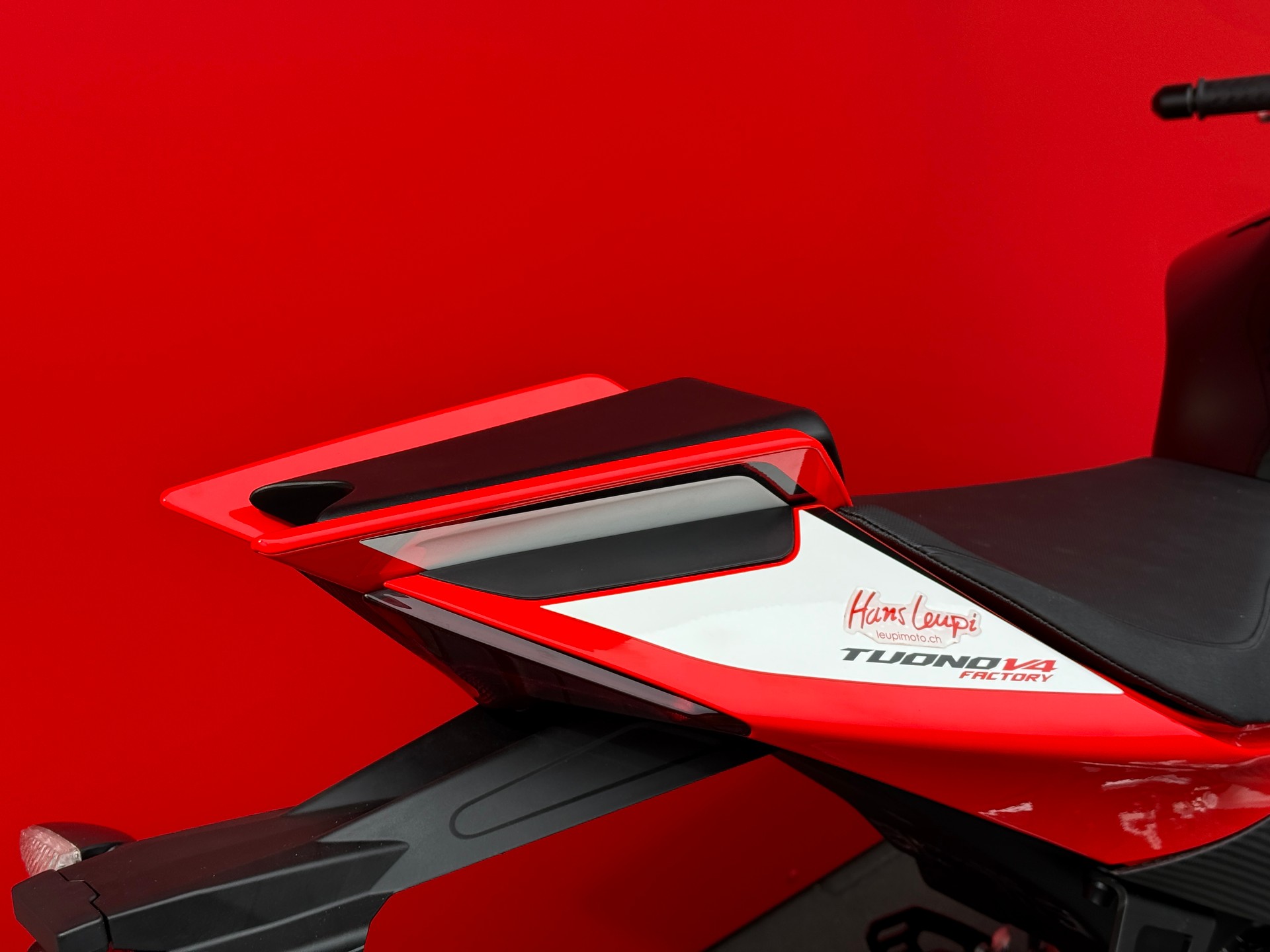 APRILIA Tuono V4 1100 Factory SE 09 SBK-image-11