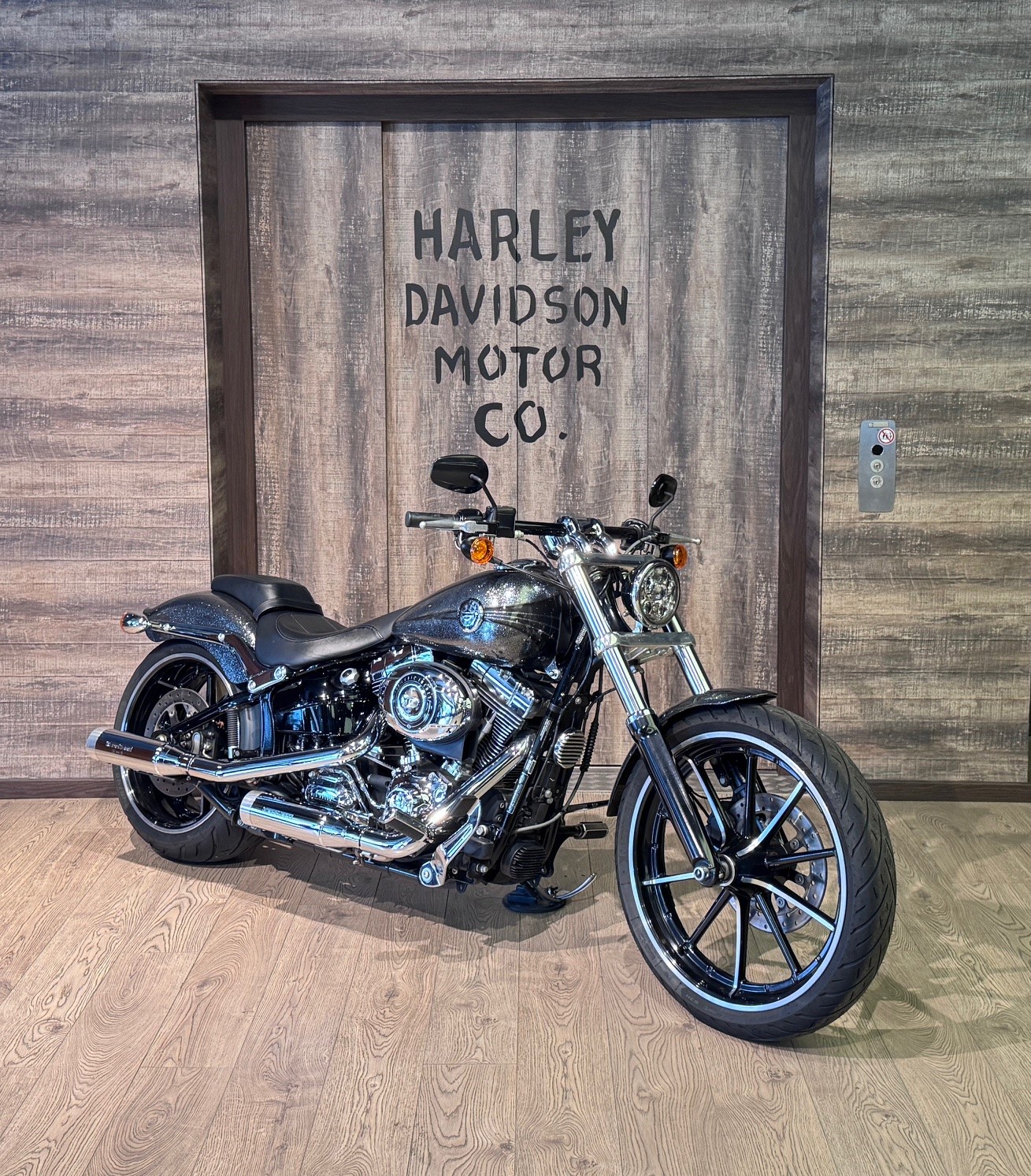 HARLEY-DAVIDSON FXSB Breakout 103 ABS-showroom-element-1