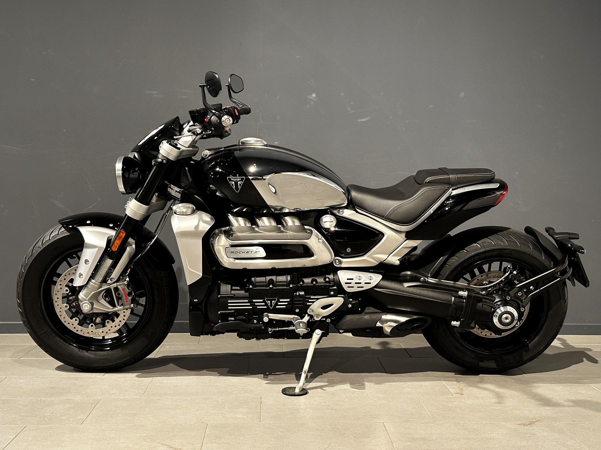 TRIUMPH Rocket 3 R Special Edition-showroom-element-3