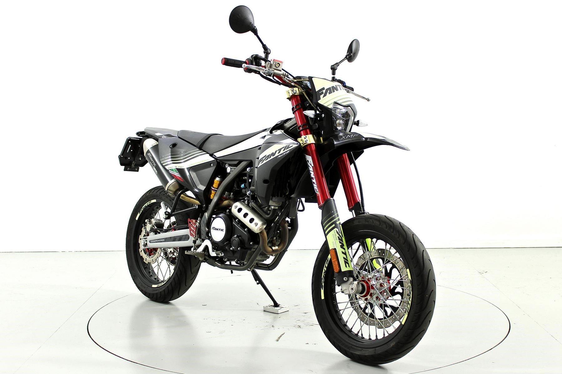 FANTIC XMF 125 Motard-showroom-element-1