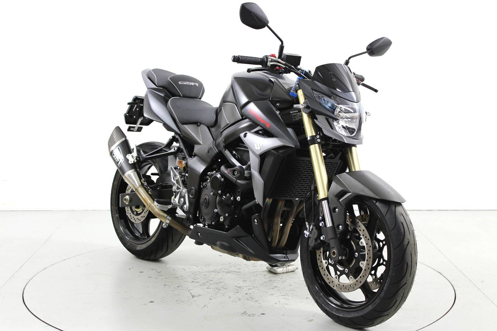 SUZUKI GSR 750 ABS-showroom-element-1