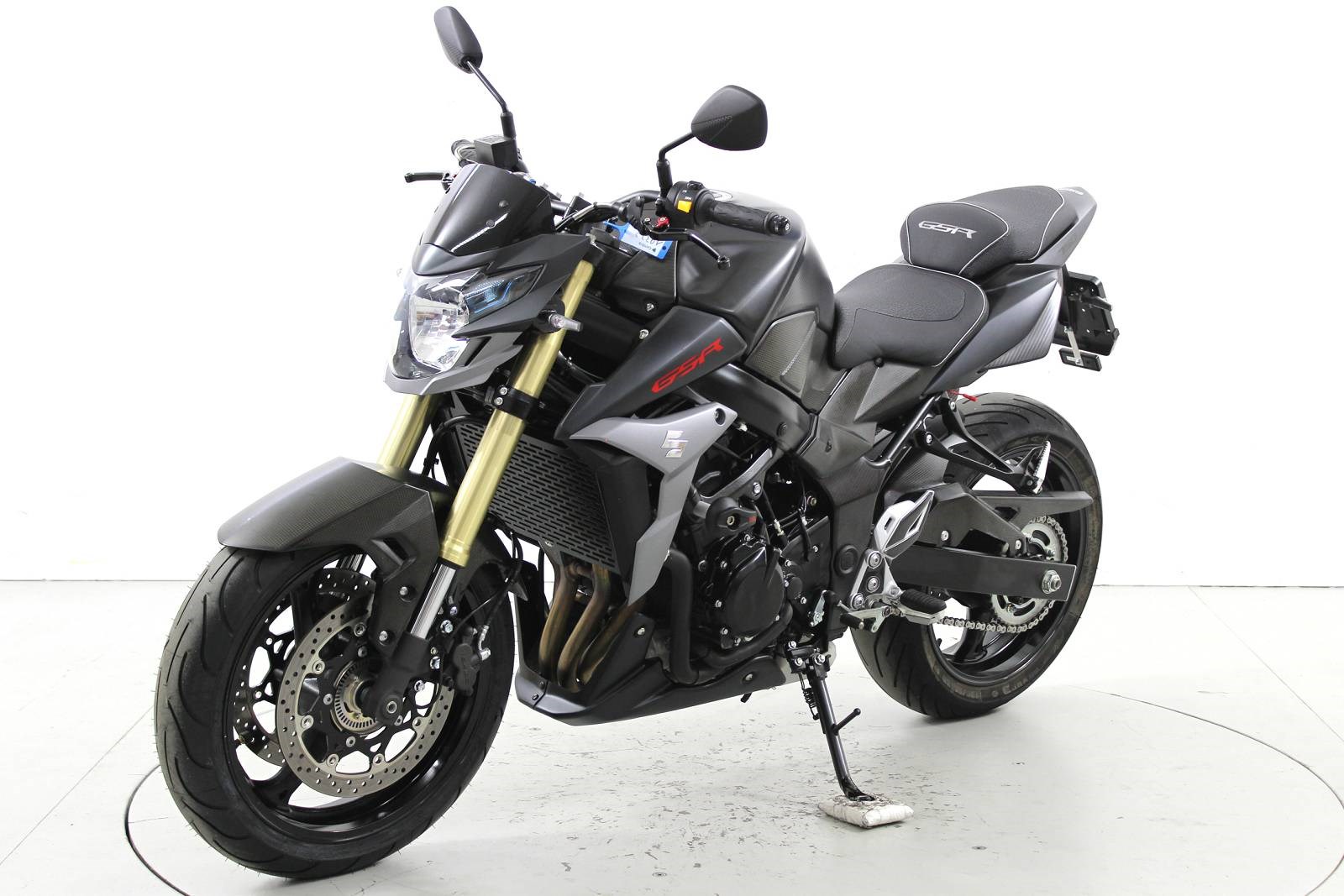 SUZUKI GSR 750 ABS-showroom-element-2