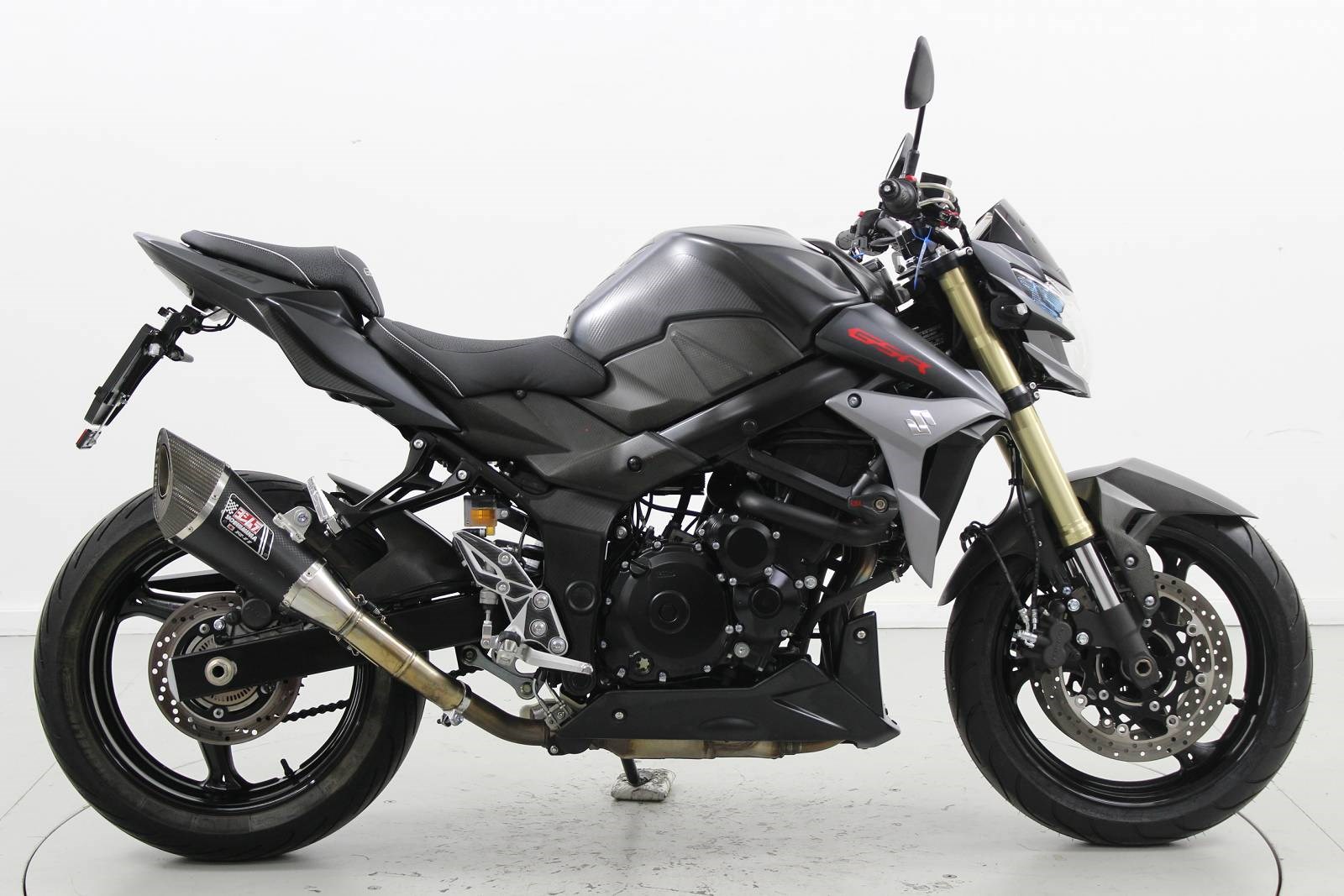 SUZUKI GSR 750 ABS-showroom-element-3