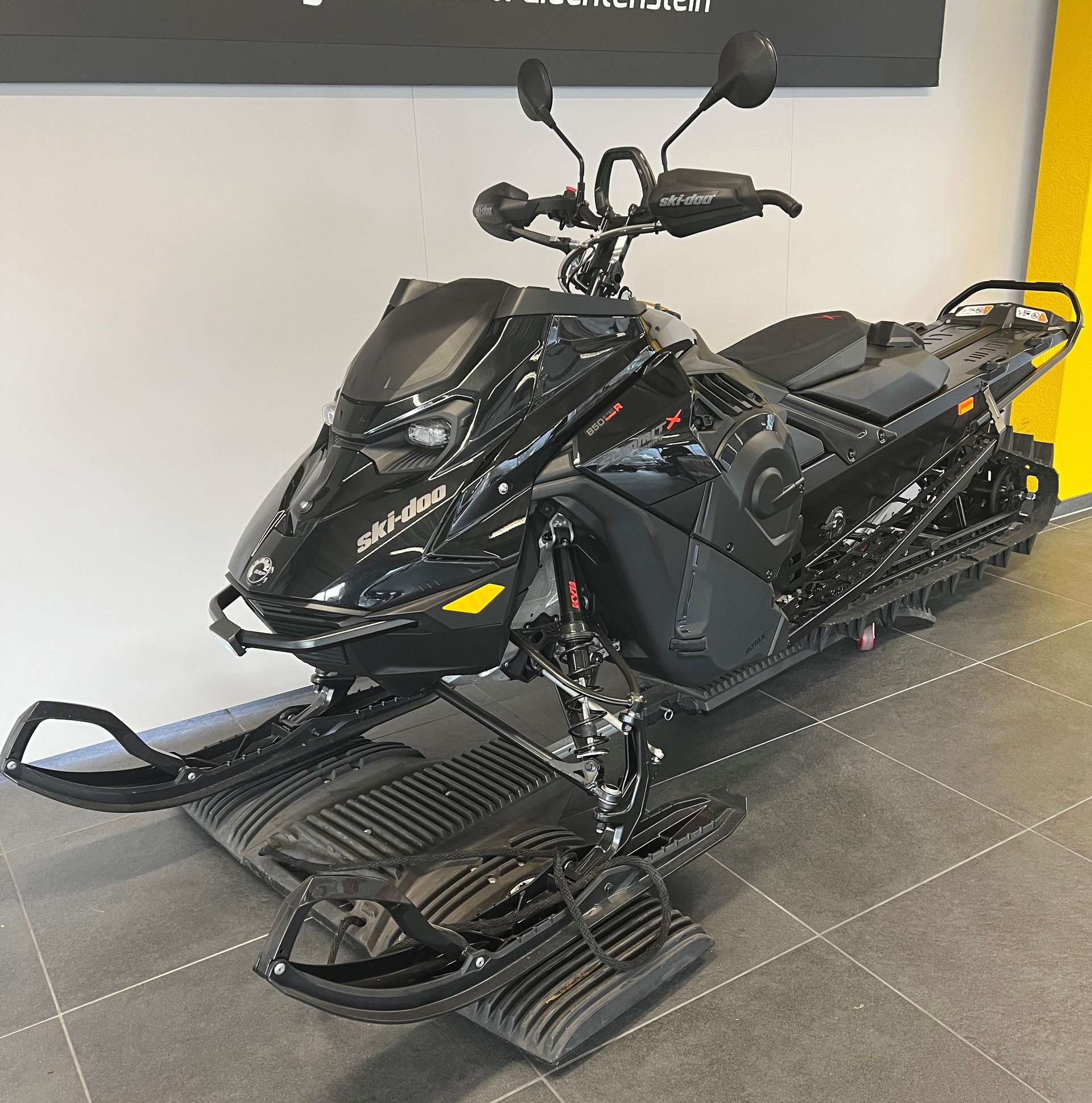 SKIDOO Summit Expert 850 Turbo R-showroom-element-1