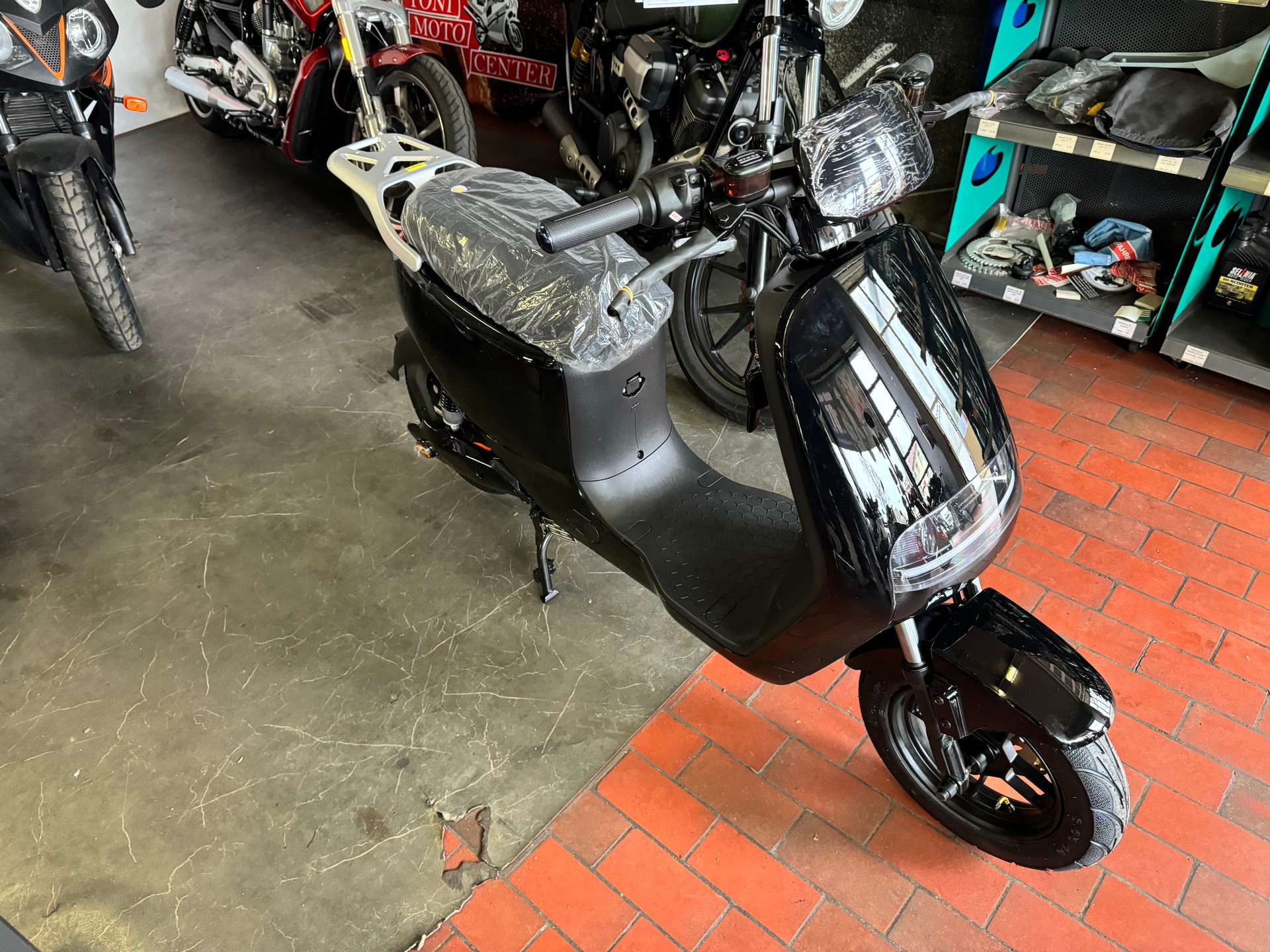 ECCITY City Go Rs-showroom-element-3