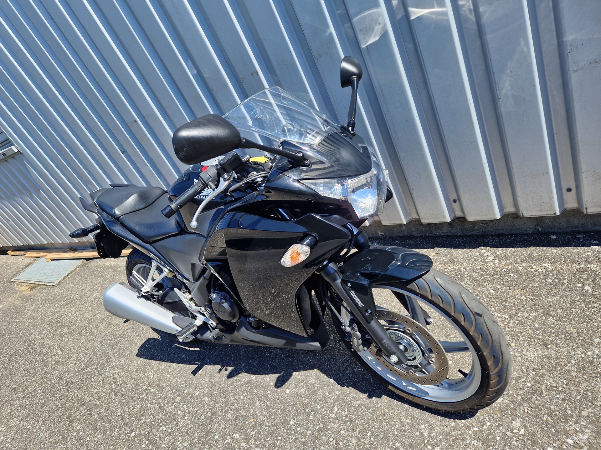 HONDA CBR 250 RA-showroom-element-1