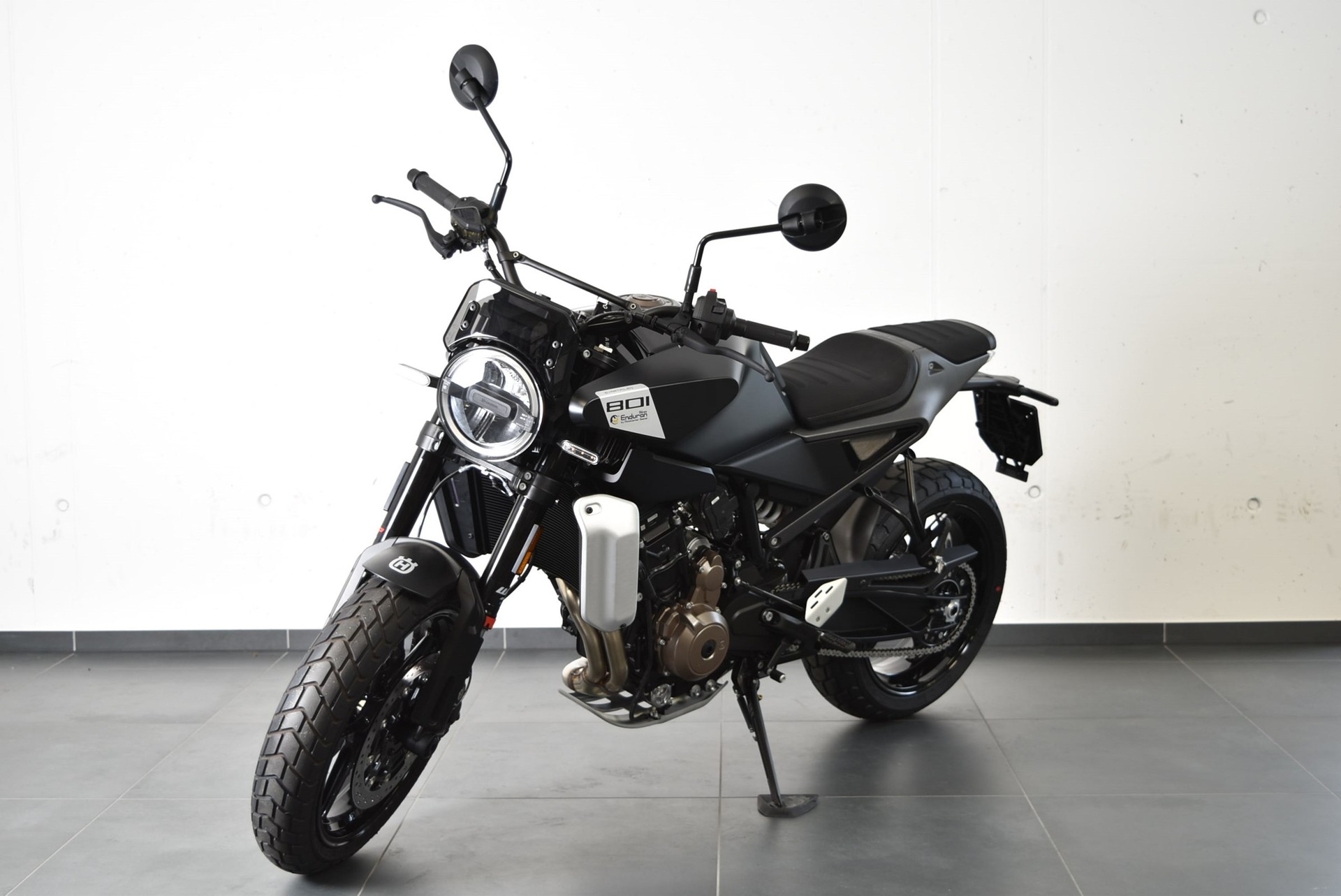 HUSQVARNA SVARTPILEN 801-showroom-element-1