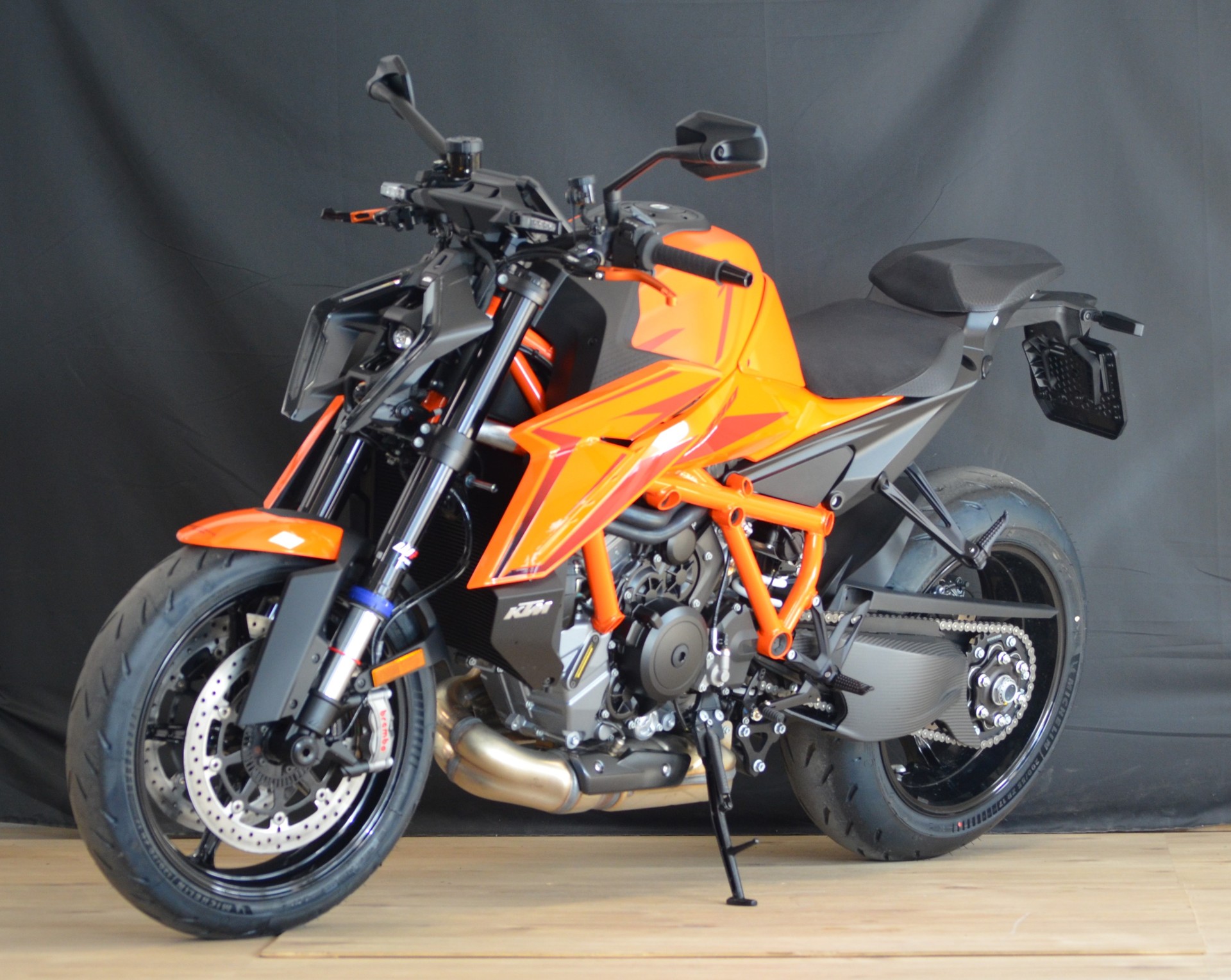 KTM 1390 Super Duke R EVO 2025-showroom-element-1