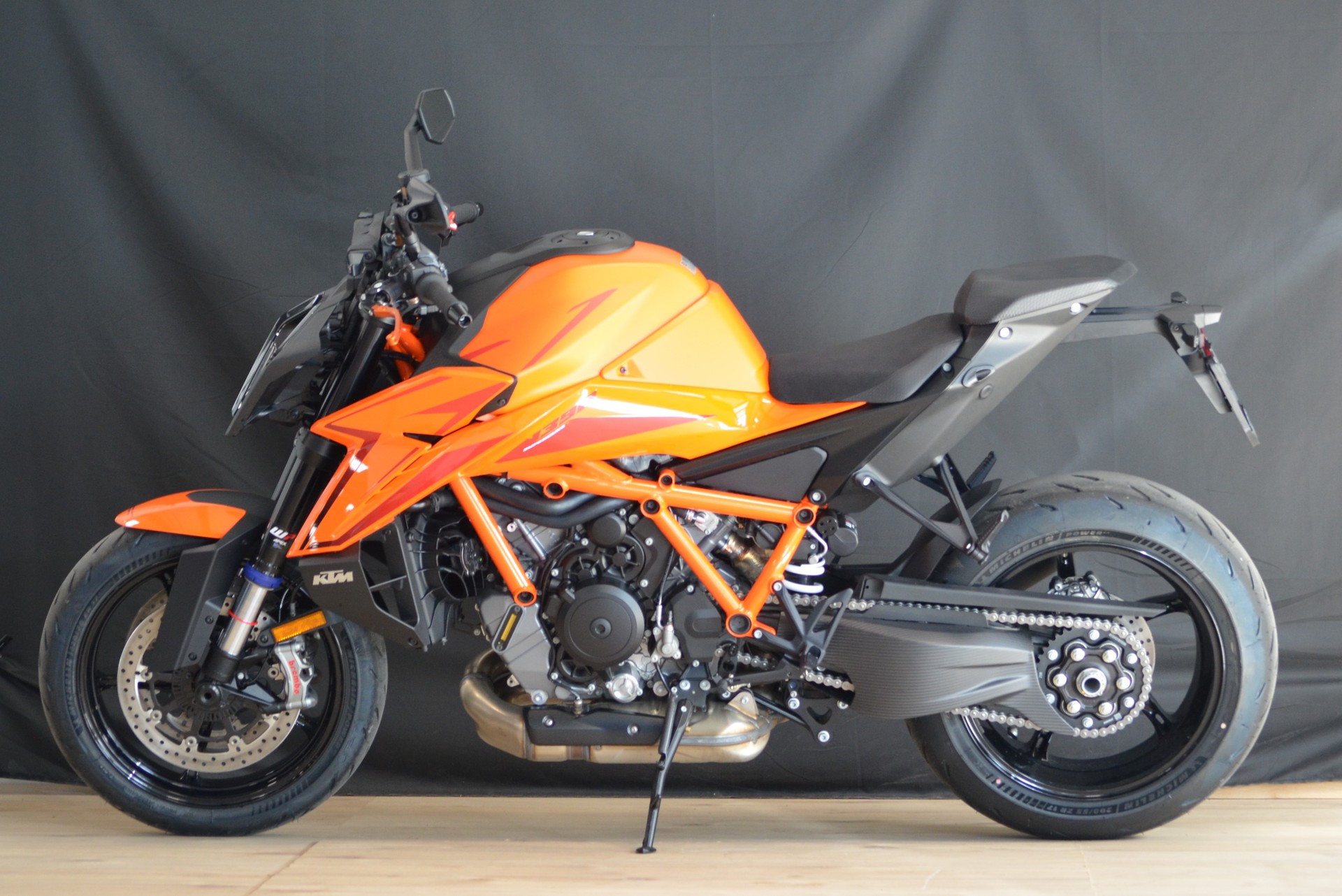 KTM 1390 Super Duke R EVO 2025-showroom-element-3