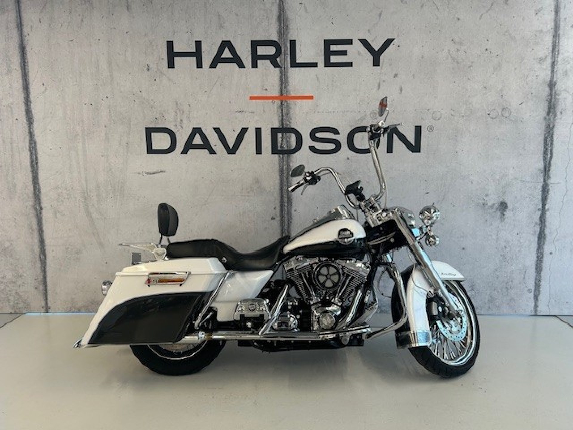 HARLEY-DAVIDSON FLHRC 1584 Road King Classic-image-0