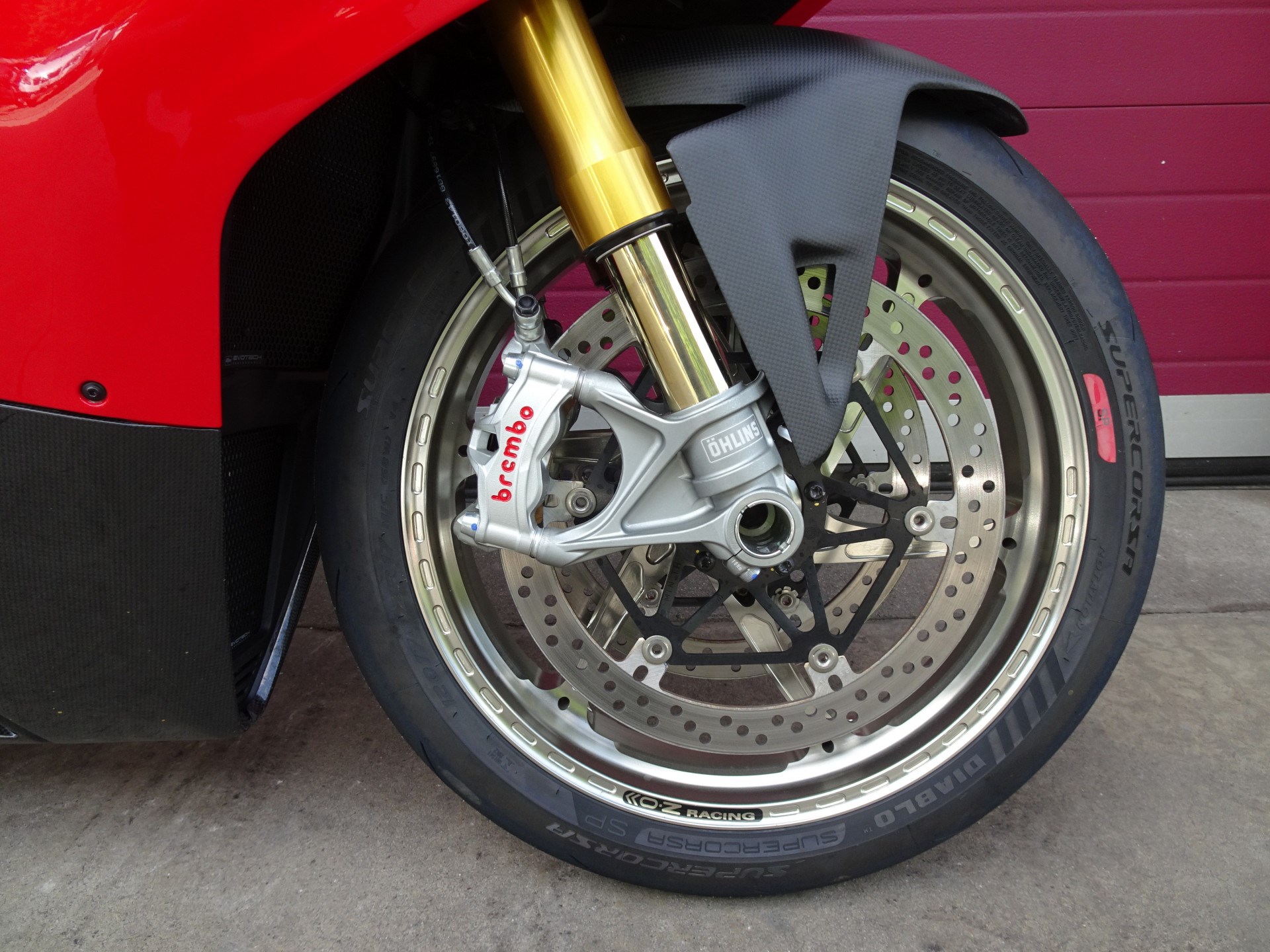 DUCATI Panigale 1103 V4 S-showroom-element-1