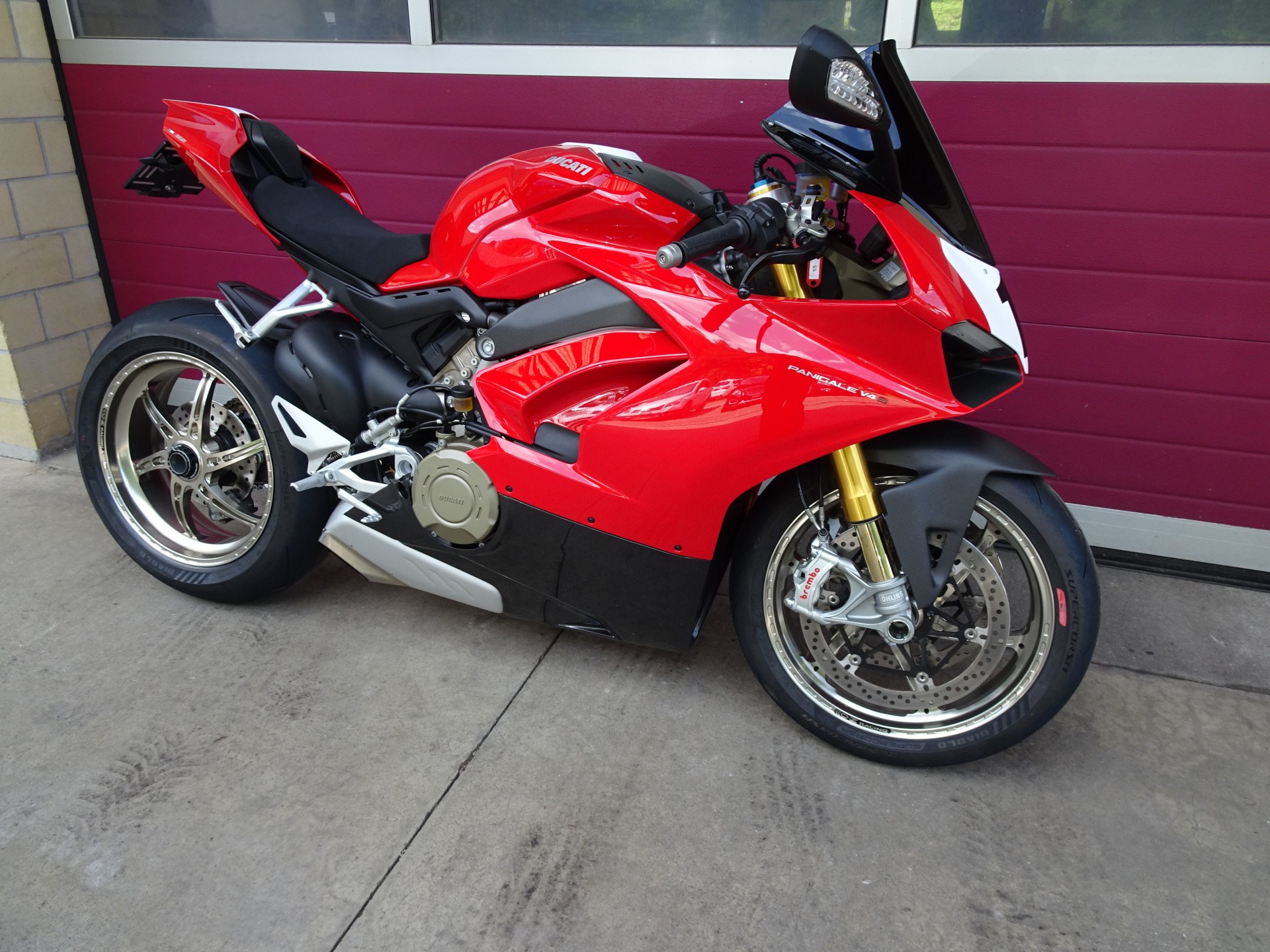 DUCATI Panigale 1103 V4 S-showroom-element-2