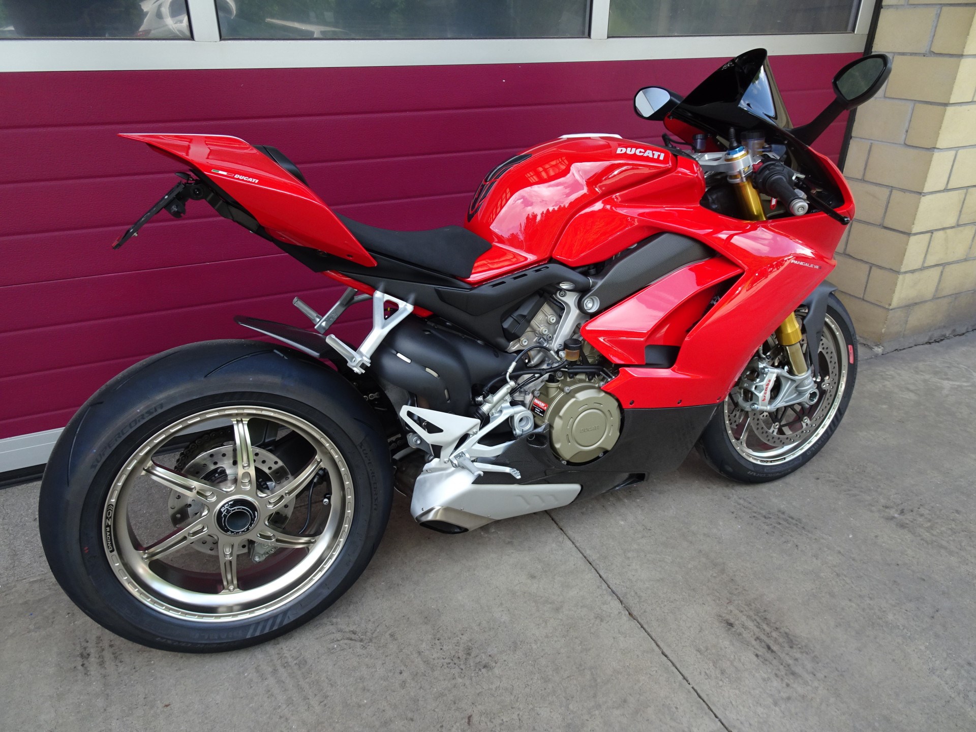 DUCATI Panigale 1103 V4 S-showroom-element-3