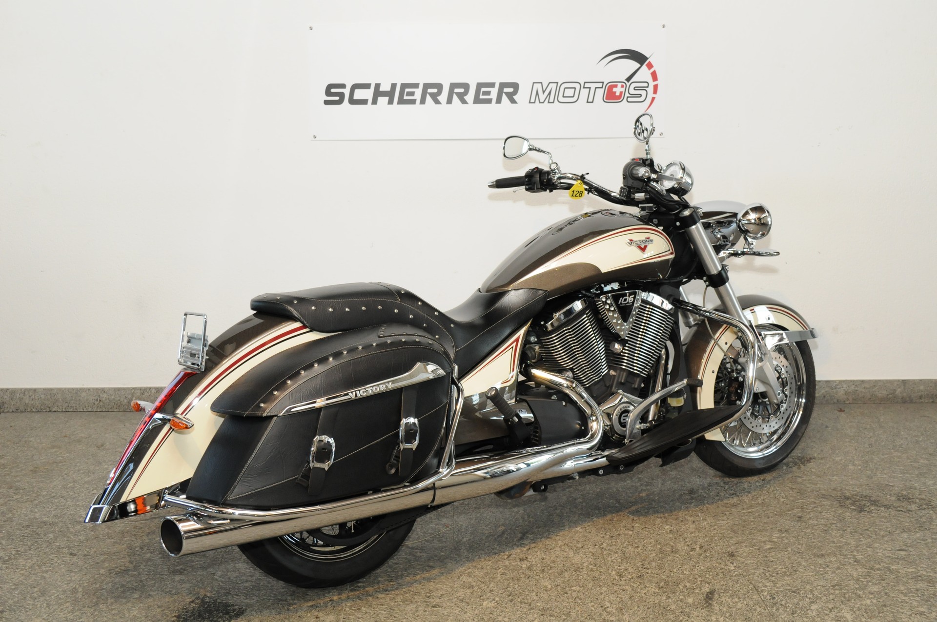 VICTORY Cross Roads Classic-showroom-element-2
