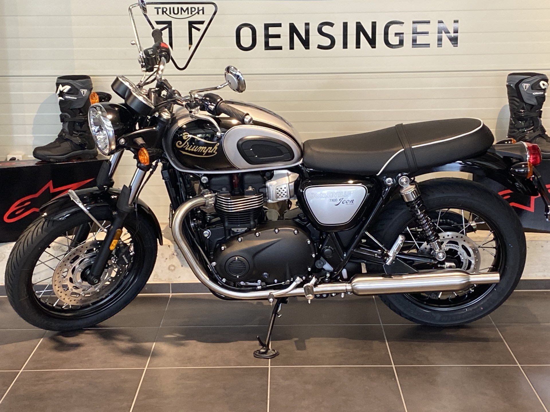 TRIUMPH Bonneville T100