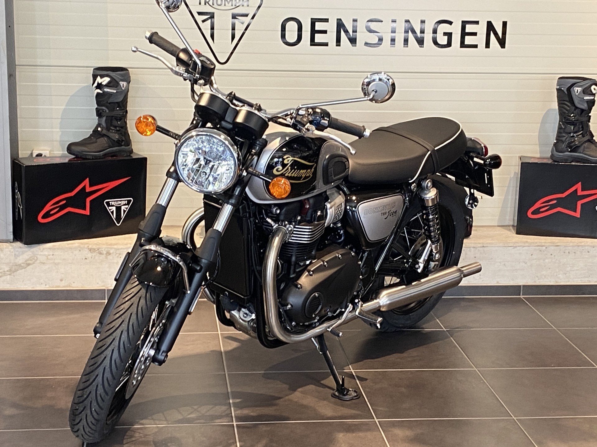 TRIUMPH Bonneville T100-showroom-element-1