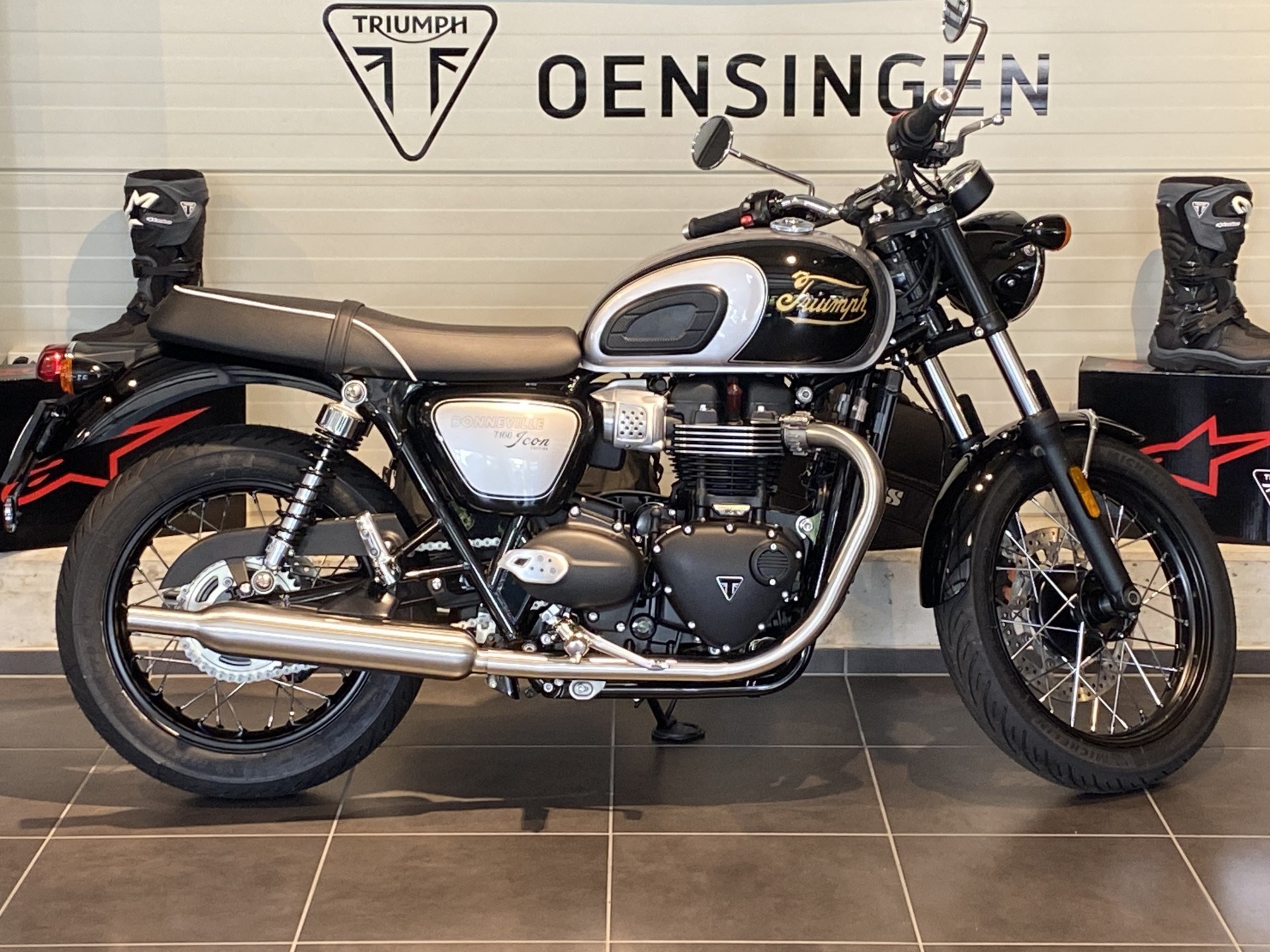 TRIUMPH Bonneville T100-showroom-element-3