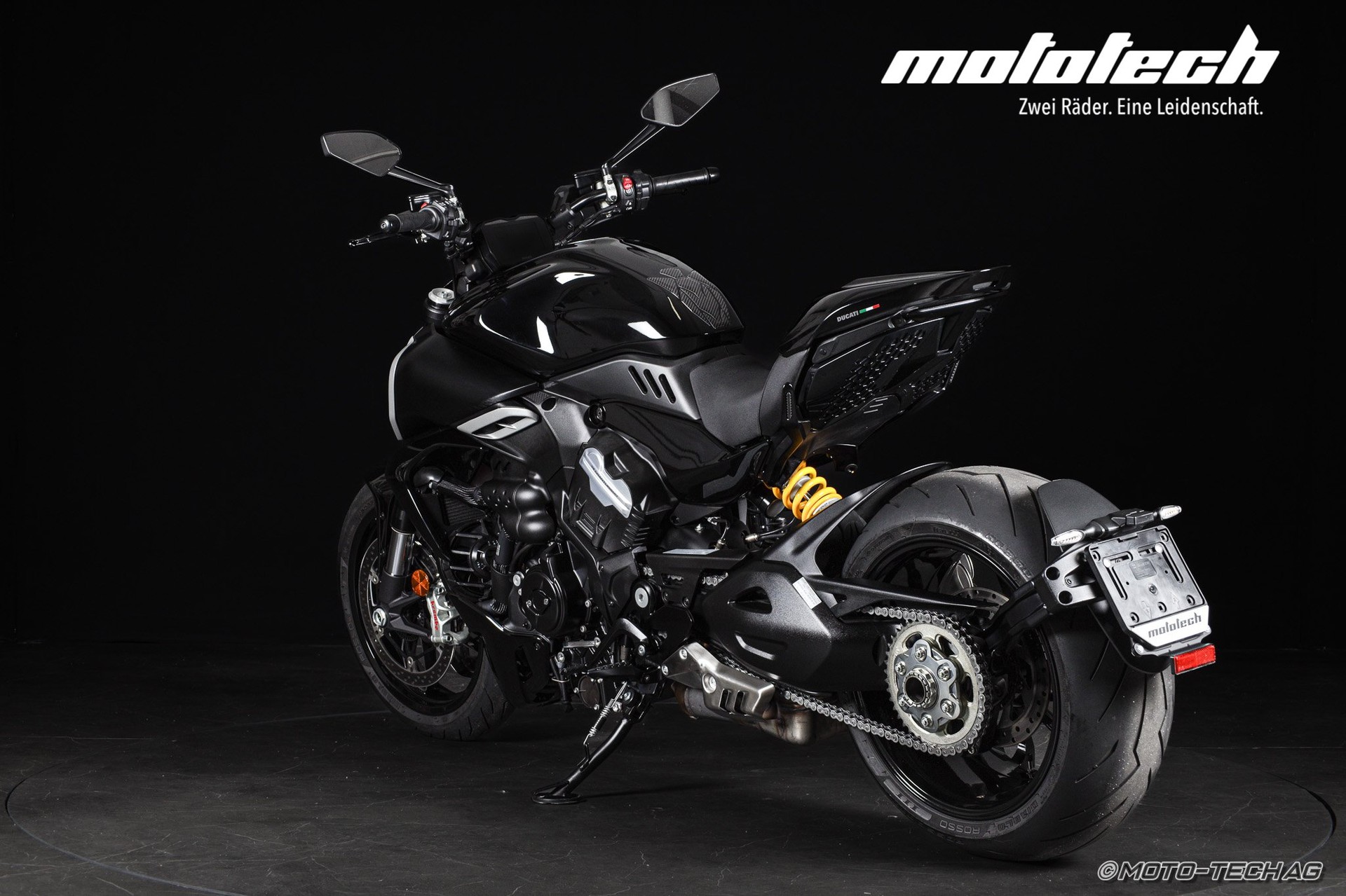 DUCATI Diavel V4-showroom-element-3