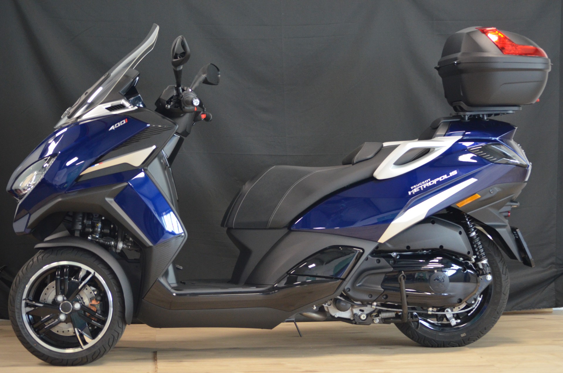 PEUGEOT Metropolis 400 Allue-showroom-element-1