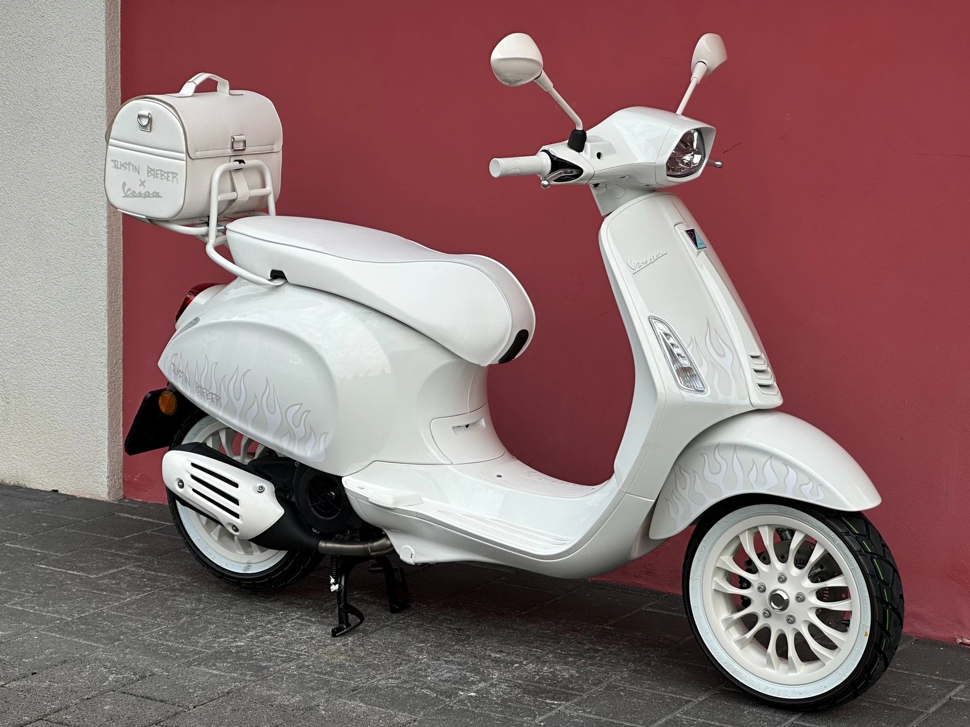 PIAGGIO Justin Bieber x Vespa - Sprint 125 ABS-showroom-element-2